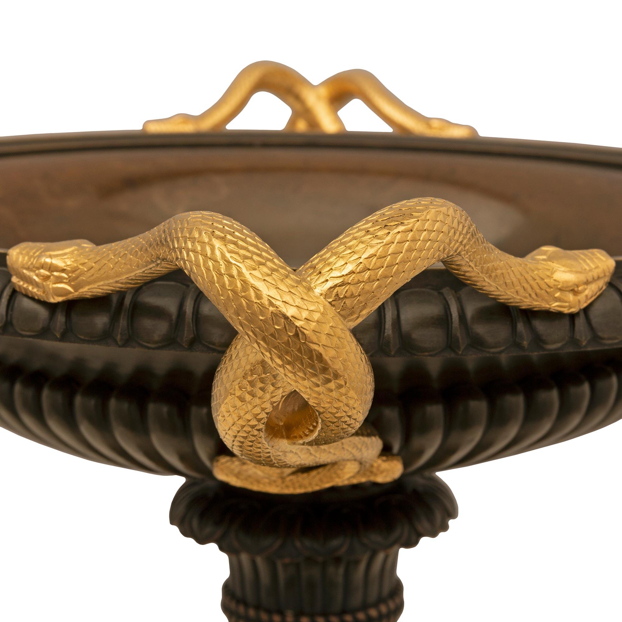 French, 19th Century, Neo-Classical St. Patinated Bronze and Ormolu Tazza For Sale 2