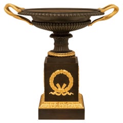 Französisch, 19. Jahrhundert, neoklassizistische Tazza aus patinierter Bronze und Ormolu
