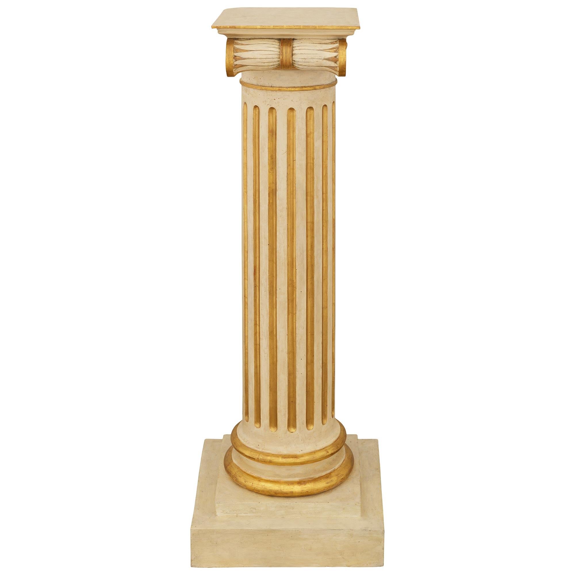 Francese Piedistallo neoclassico francese del XIX secolo in legno patinato e legno dorato in vendita