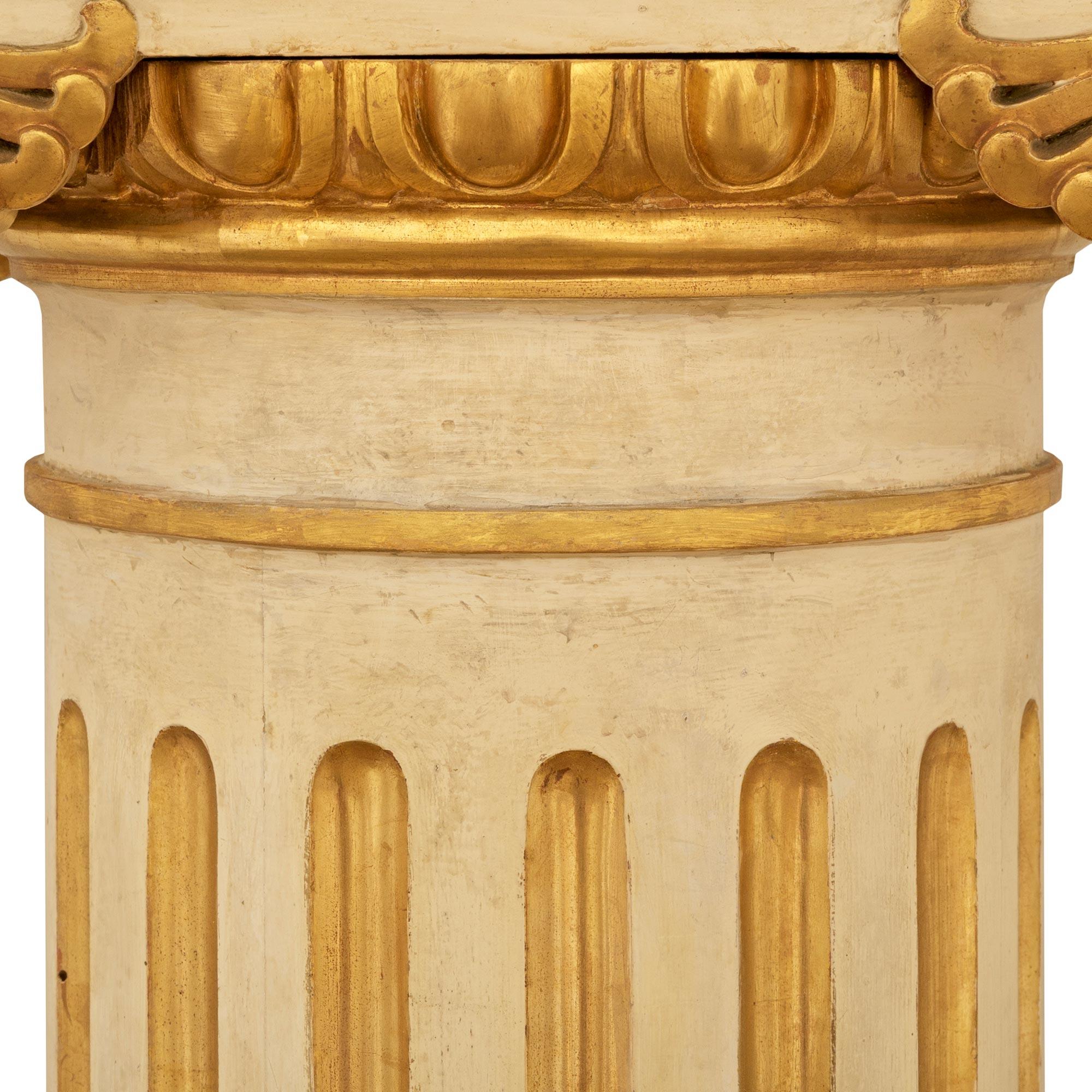 Legno Piedistallo neoclassico francese del XIX secolo in legno patinato e legno dorato in vendita