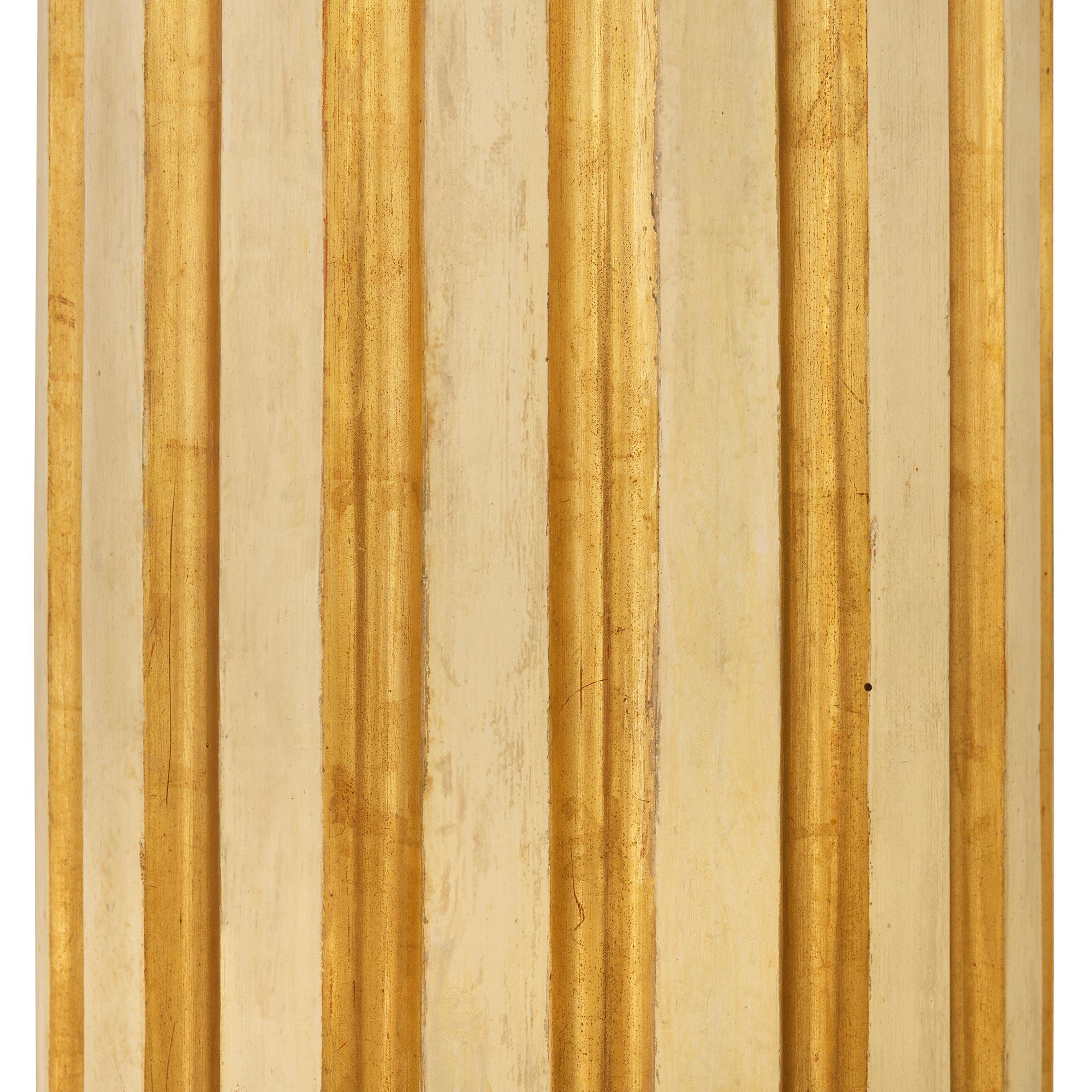 Piedistallo neoclassico francese del XIX secolo in legno patinato e legno dorato in vendita 1