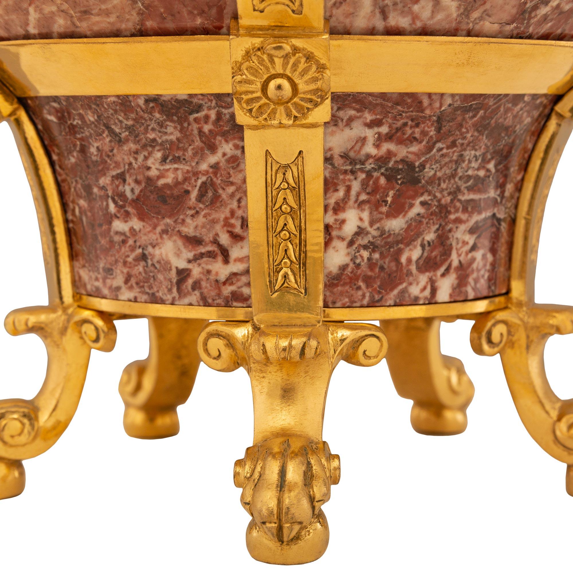 Similoro Urna neoclassica francese del XIX secolo in marmo e Ormolu di St Rose Vif des Pyrenées in vendita