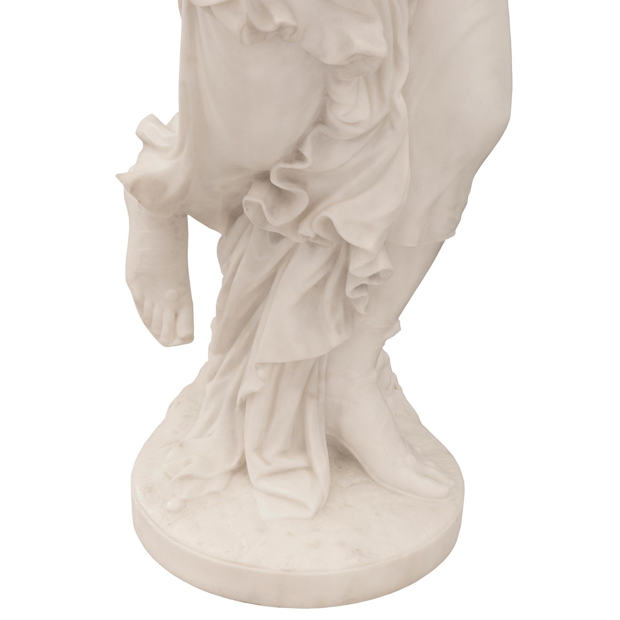 Statue néoclassique française du XIXe siècle en marbre de Carrare blanc de style néo-classique en vente 4