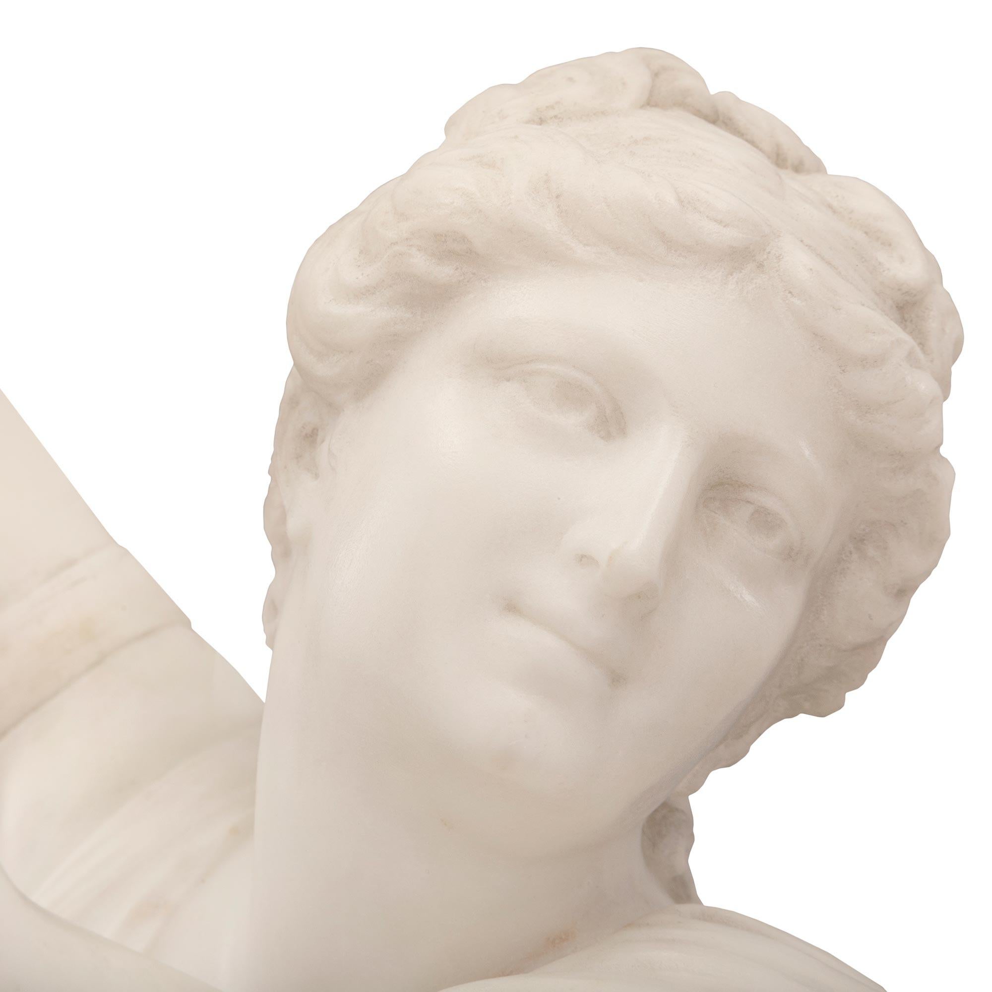 Marbre de Carrare Statue néoclassique française du XIXe siècle en marbre de Carrare blanc de style néo-classique en vente