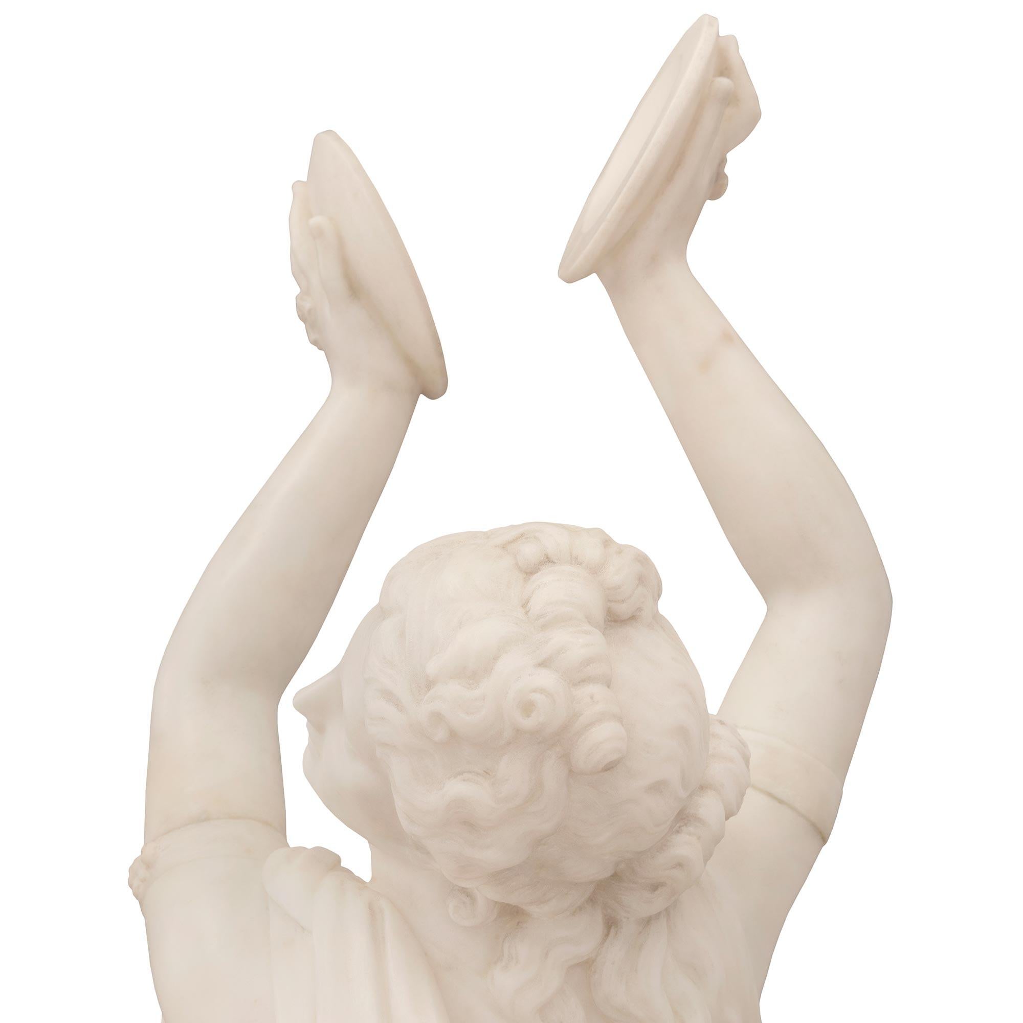 Statue néoclassique française du XIXe siècle en marbre de Carrare blanc de style néo-classique en vente 1