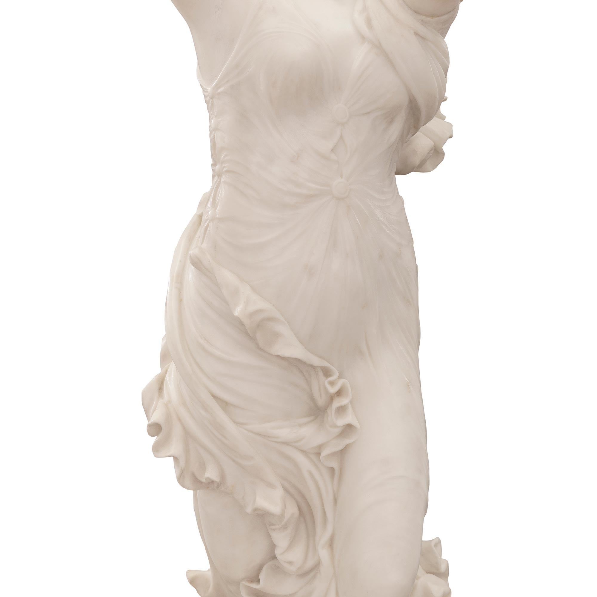 Statue néoclassique française du XIXe siècle en marbre de Carrare blanc de style néo-classique en vente 3