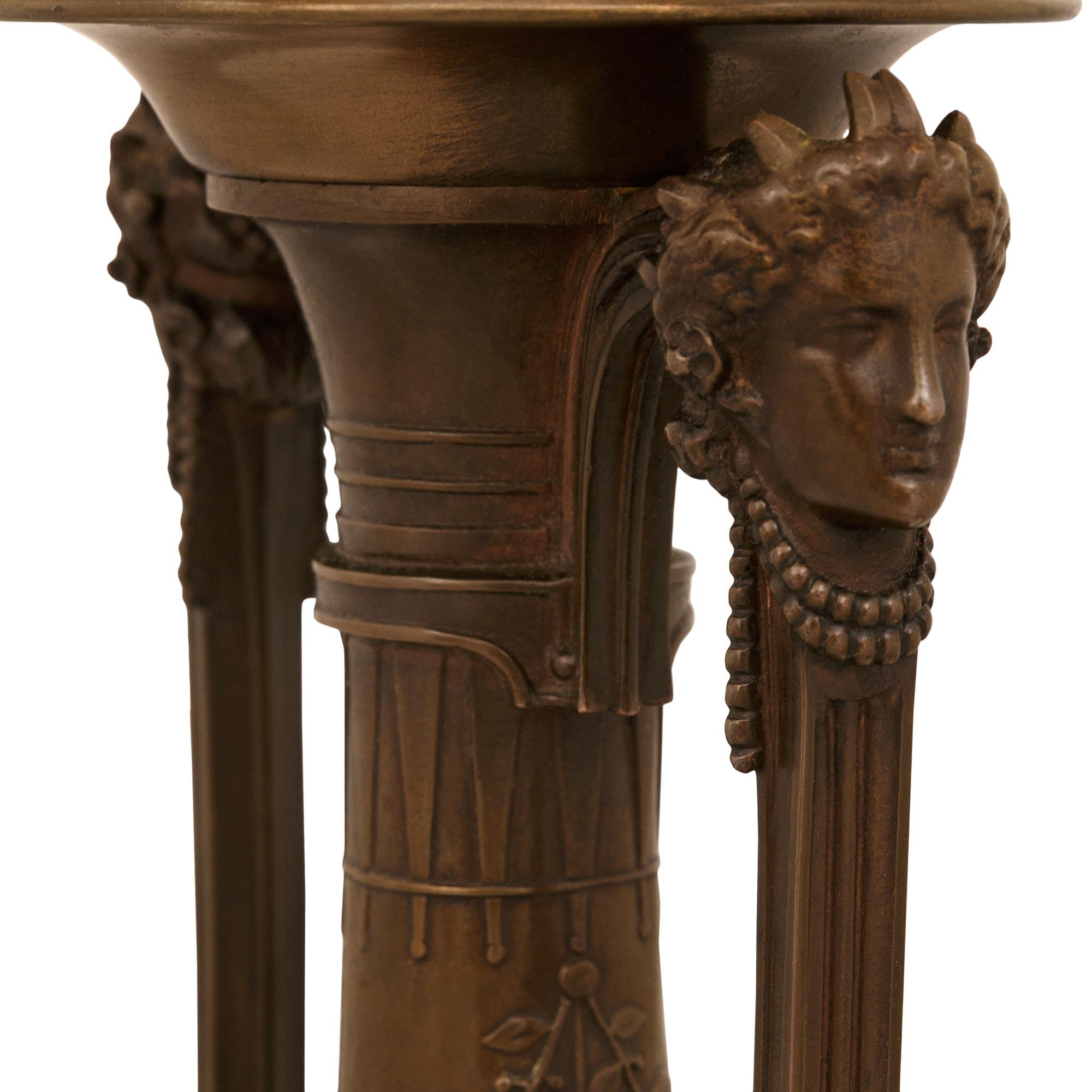 Lampada francese del XIX secolo in stile neo-greco. Lampada in bronzo, Ormolu e marmo di Griotte In condizioni buone in vendita a West Palm Beach, FL