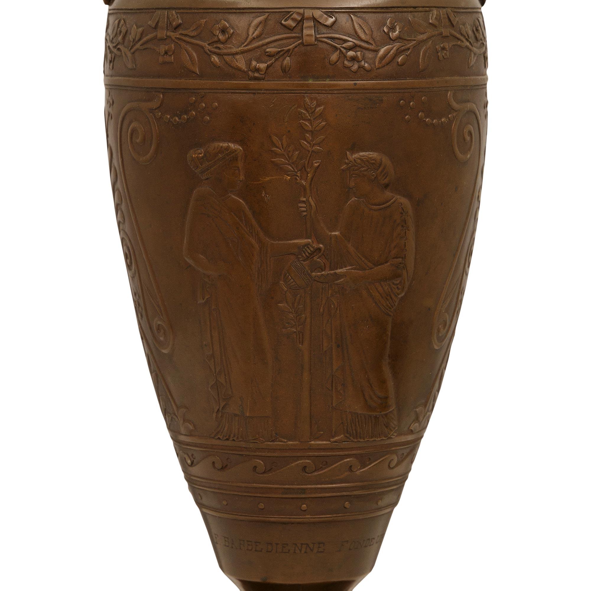 Lampada francese del XIX secolo in stile neo-greco. Lampada in bronzo, Ormolu e marmo di Griotte in vendita 1