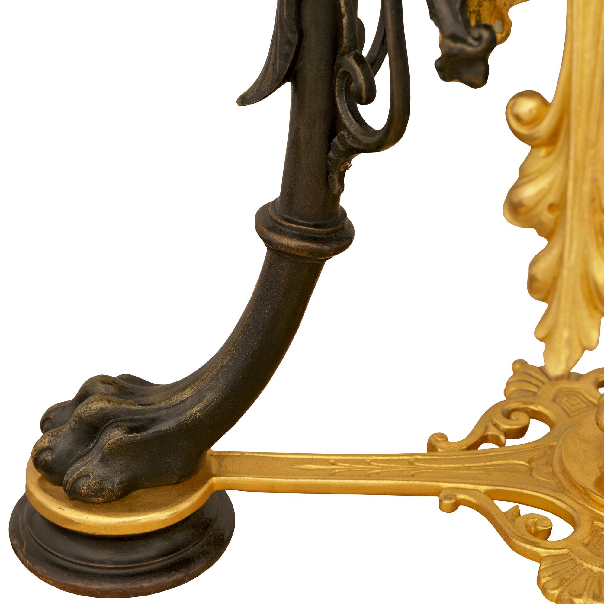Stile neogreco francese del XIX secolo. Bronzo, Ormolu e marmo, tavoli/pedane in vendita 6