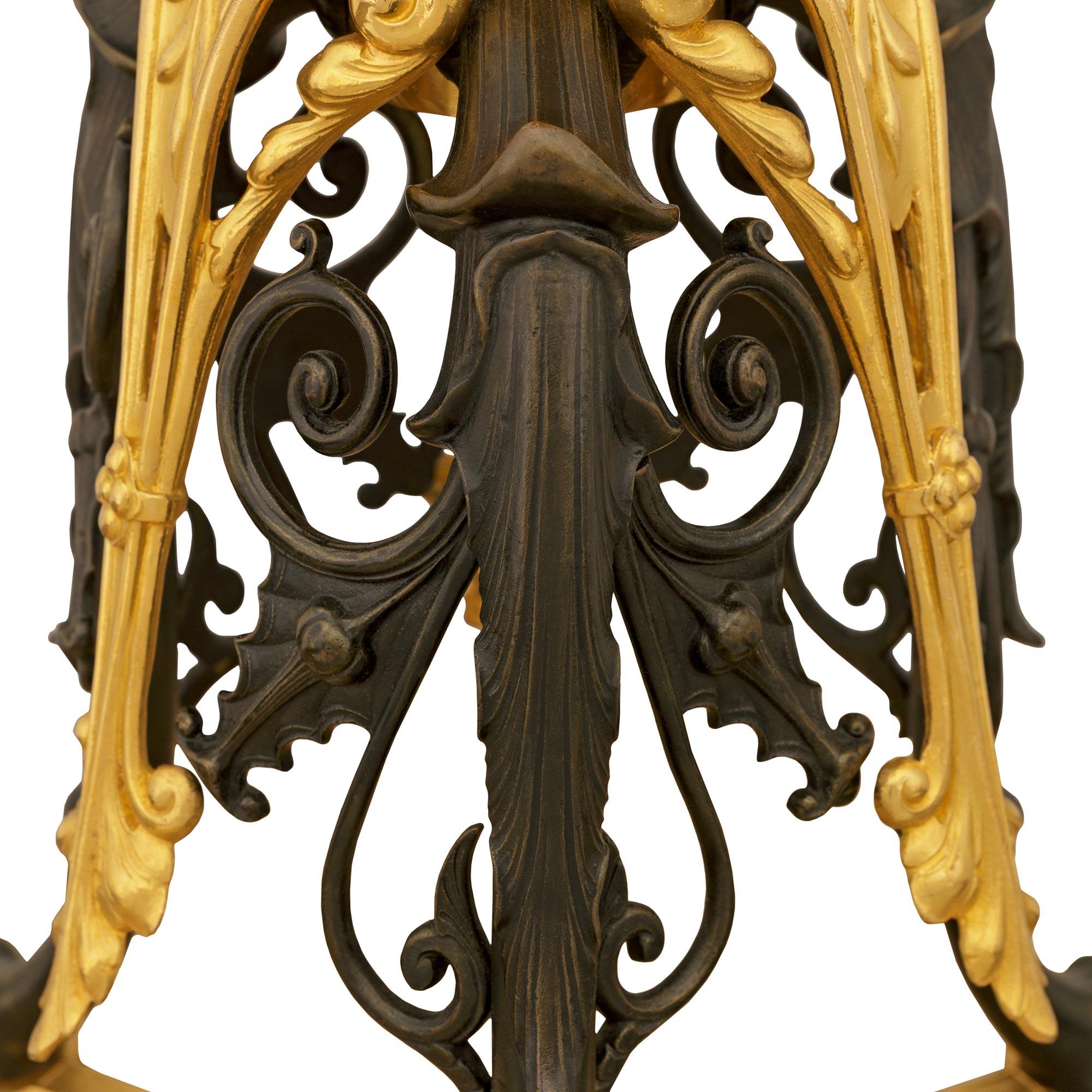 Stile neogreco francese del XIX secolo. Bronzo, Ormolu e marmo, tavoli/pedane in vendita 4