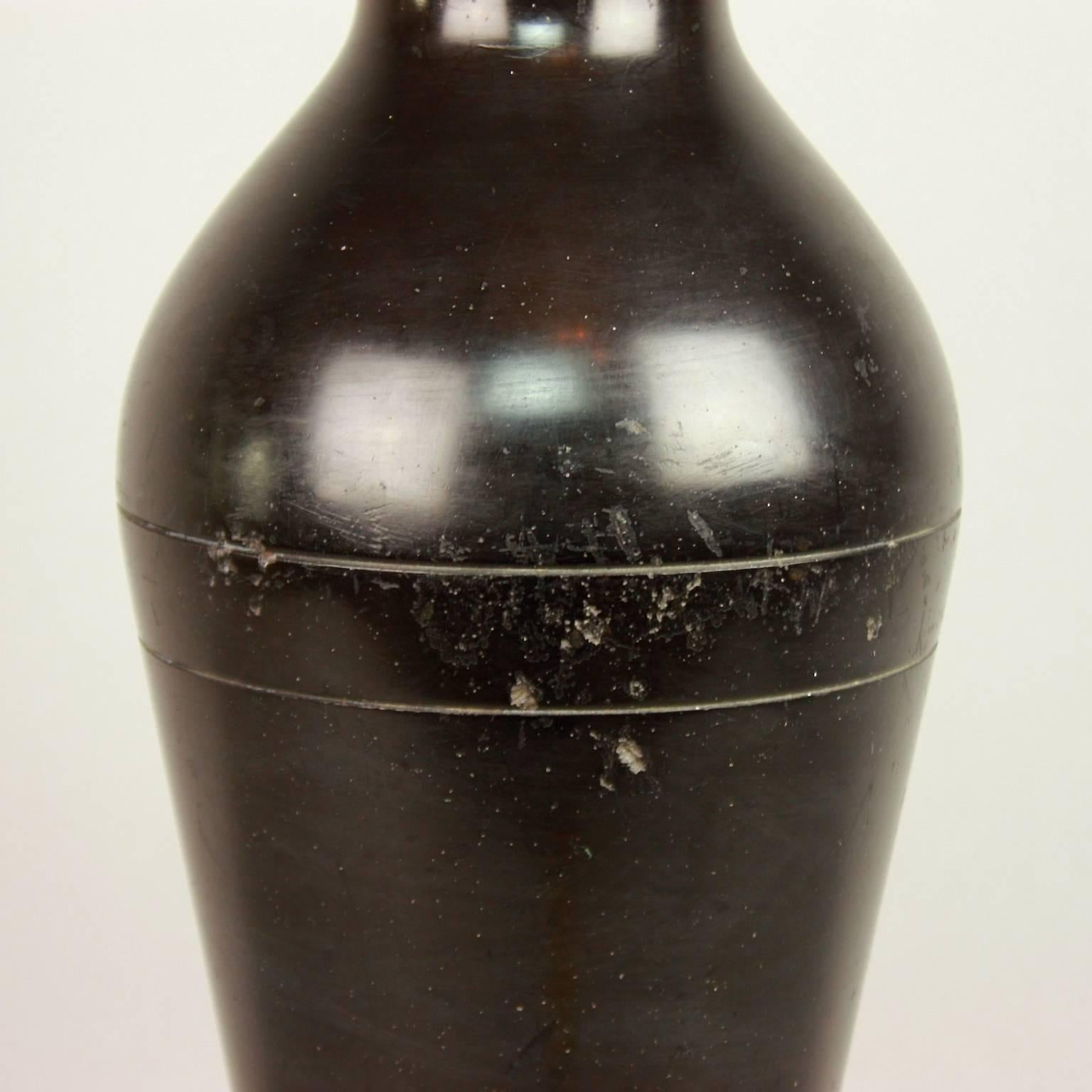 French 19th Century Neoclassical Black Marble Baluster Vase In Good Condition For Sale In Berlin, DE