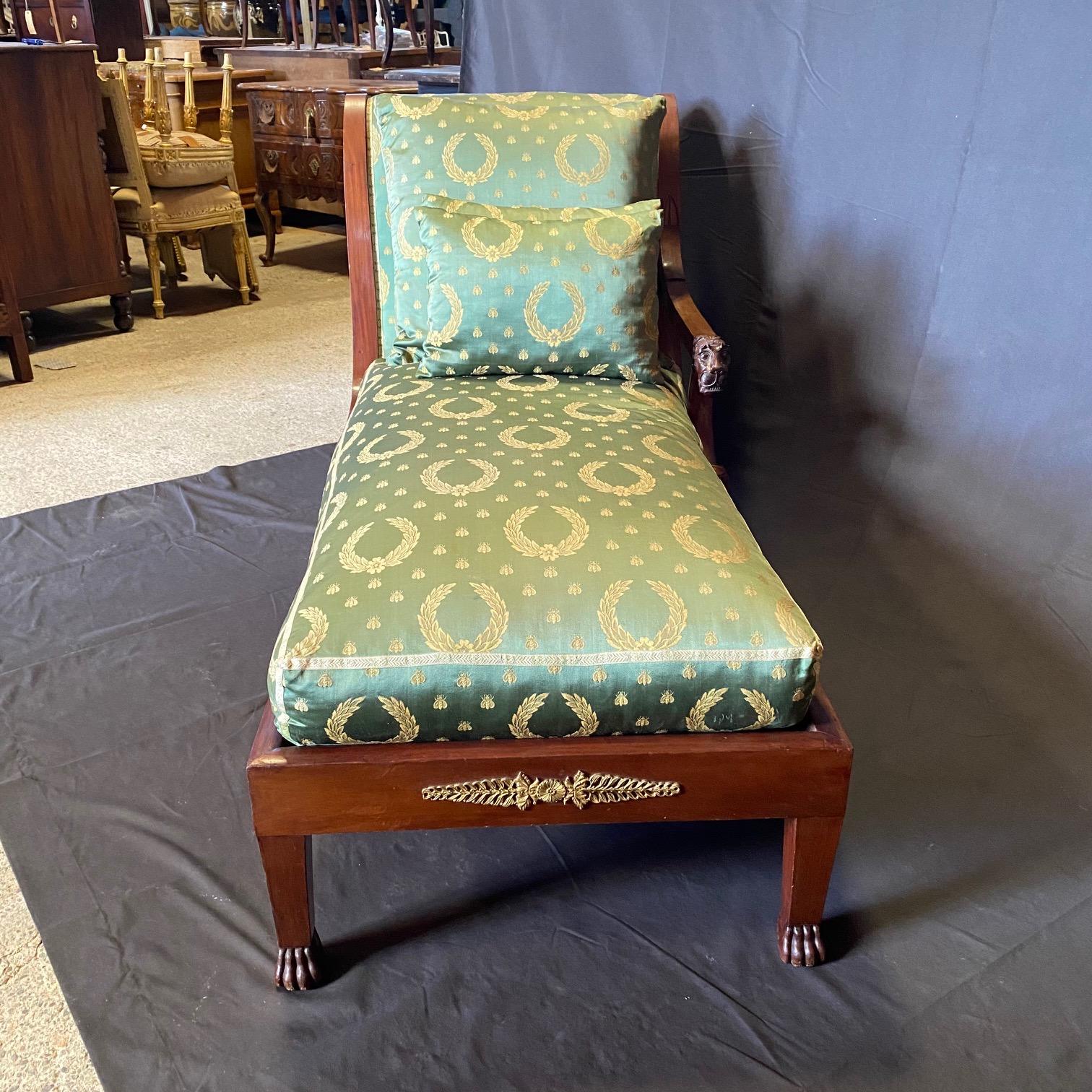 French 19th Century Neoclassical Recamier or Chaise Lounge For Sale 4