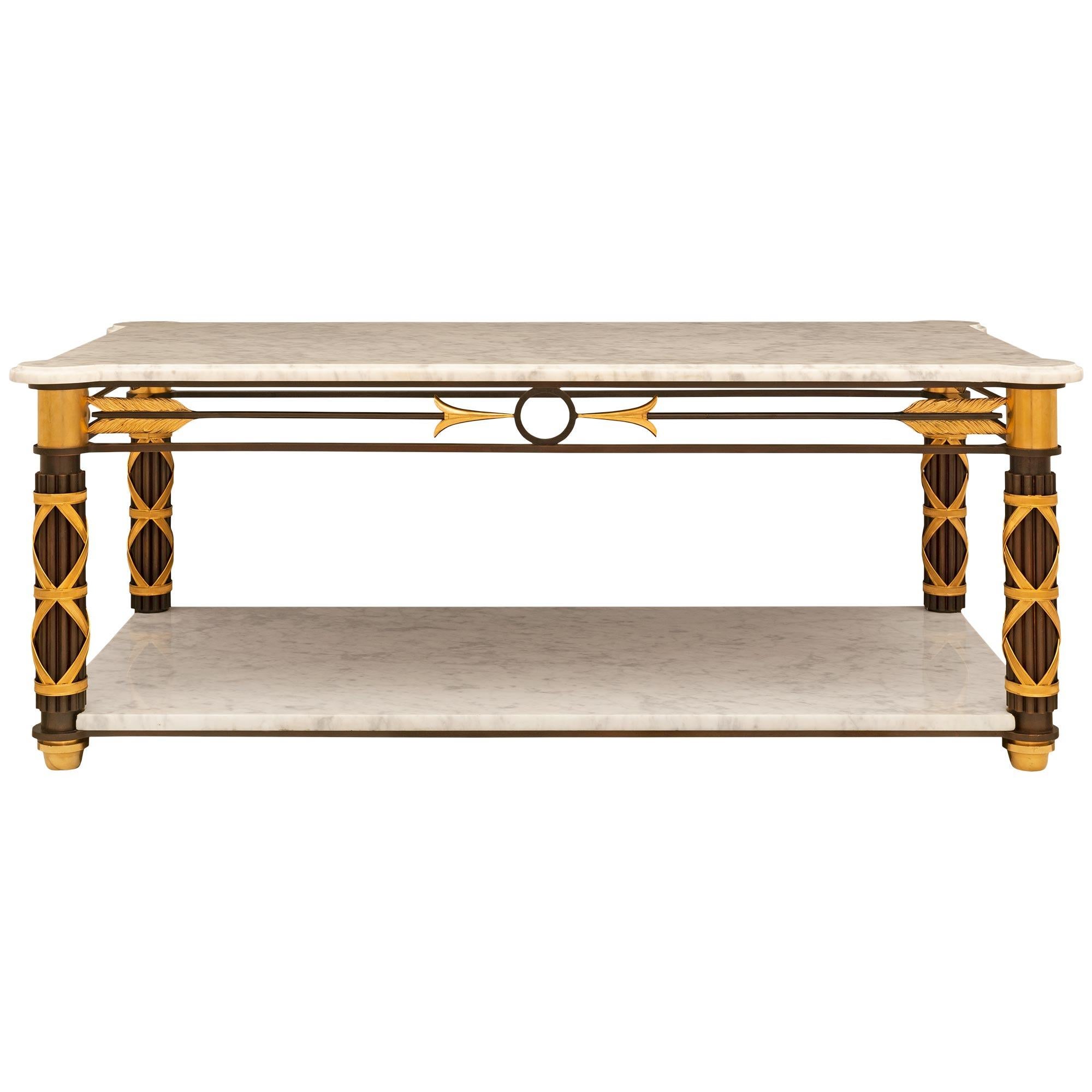 Néoclassique Table console française néoclassique du 19ème siècle en bronze, bronze doré et marbre. en vente