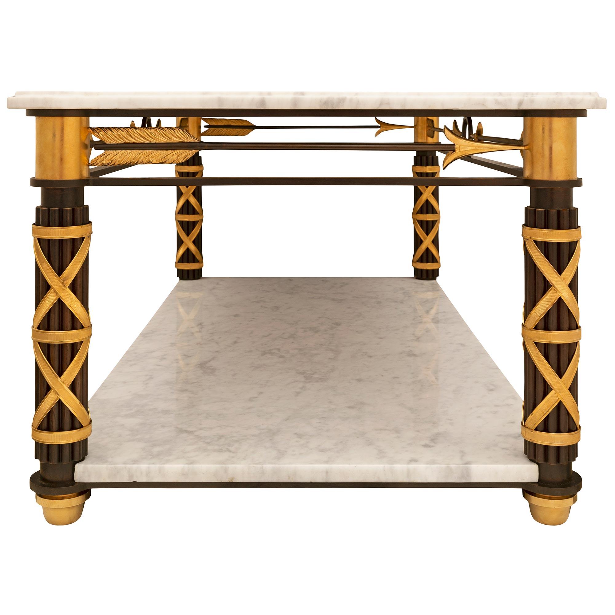Patiné Table console française néoclassique du 19ème siècle en bronze, bronze doré et marbre. en vente