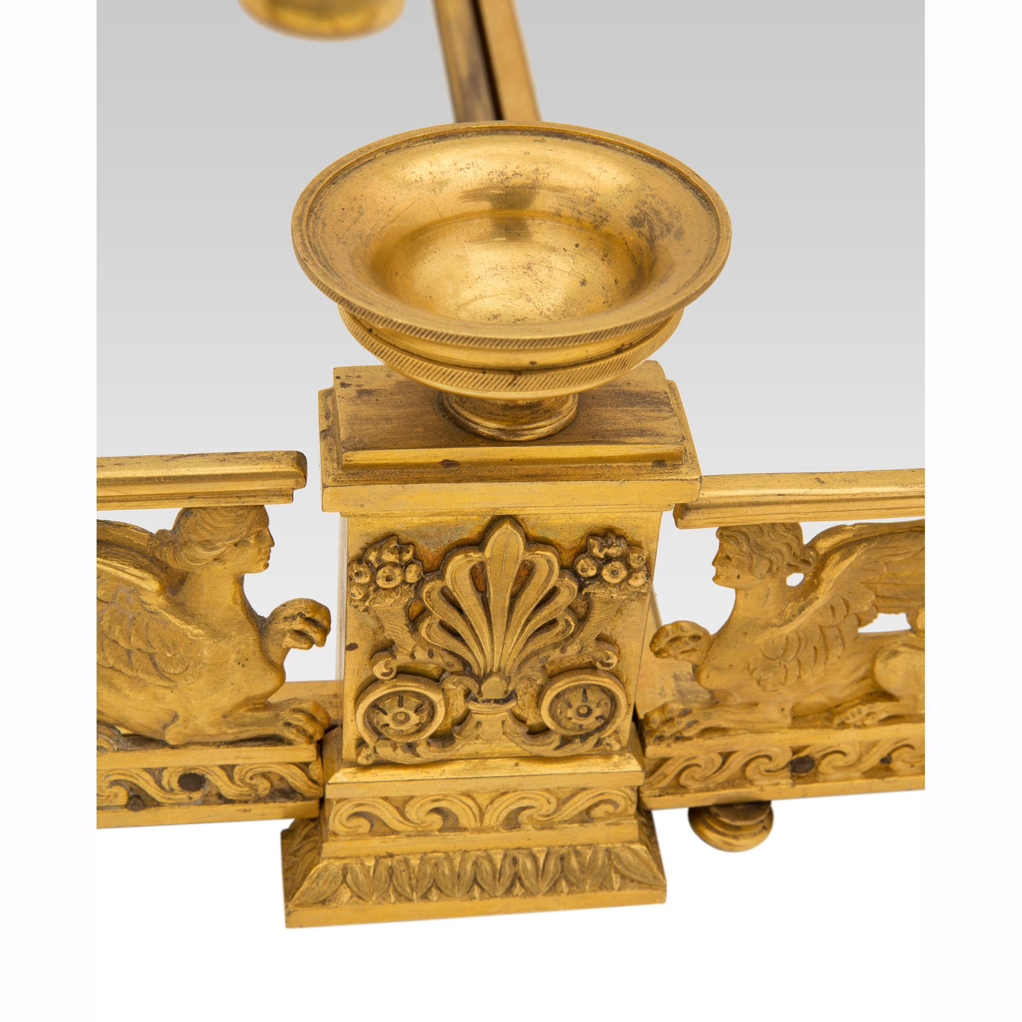 Miroir Centre de table néoclassique français du XIXe siècle en bronze doré et miroir en vente