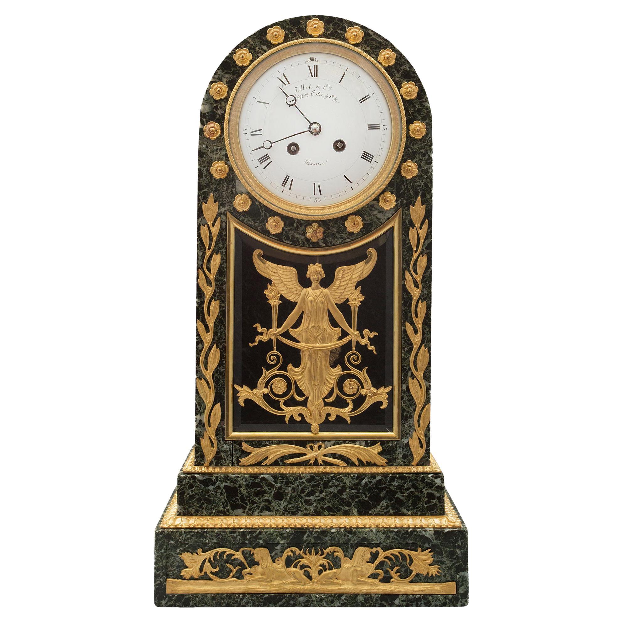 Horloge néoclassique française du 19ème siècle en marbre et bronze doré de St. Vert Patricia