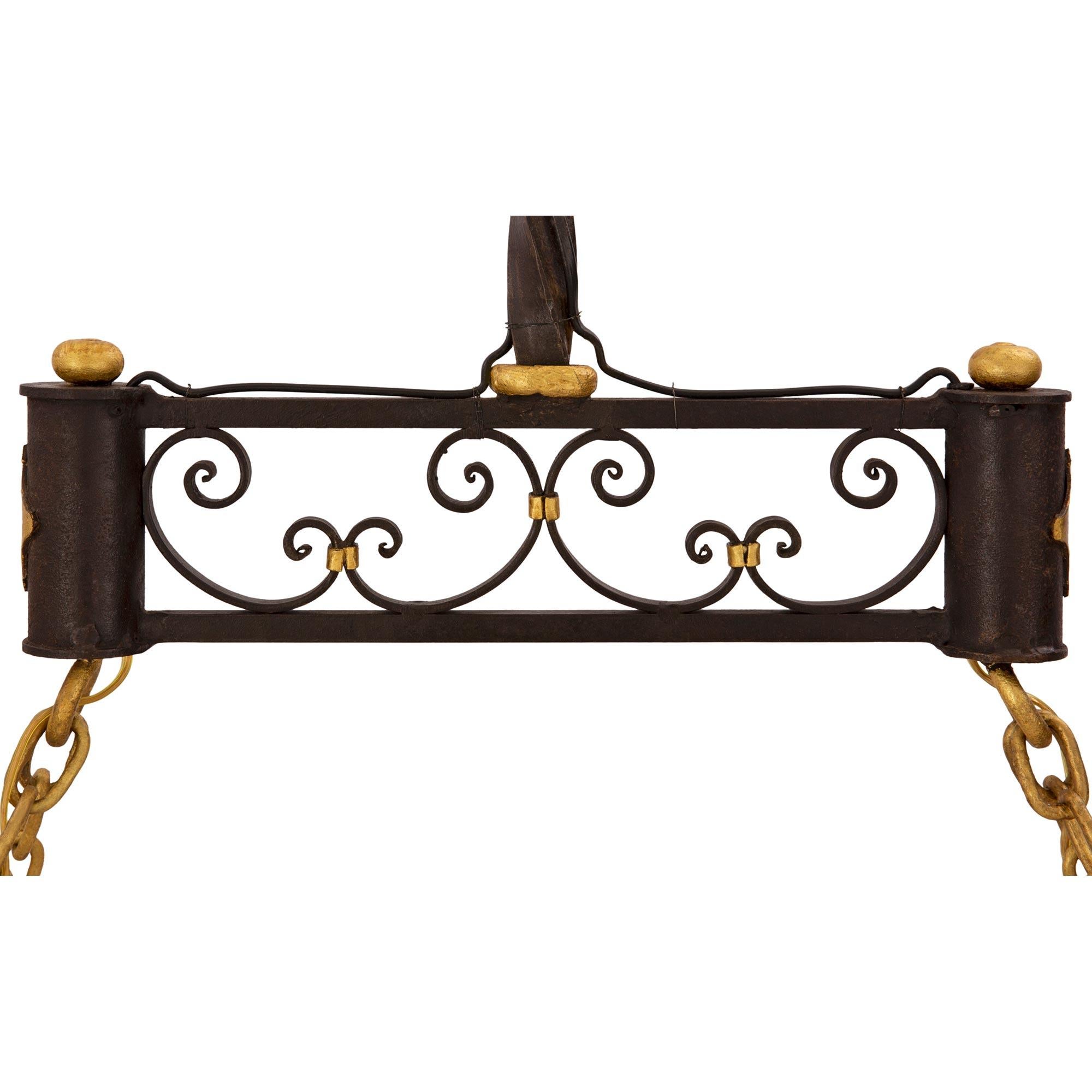 French 19th Century Neoclassical St. Wrought Iron and Gilt Metal Chandelier For Sale 2