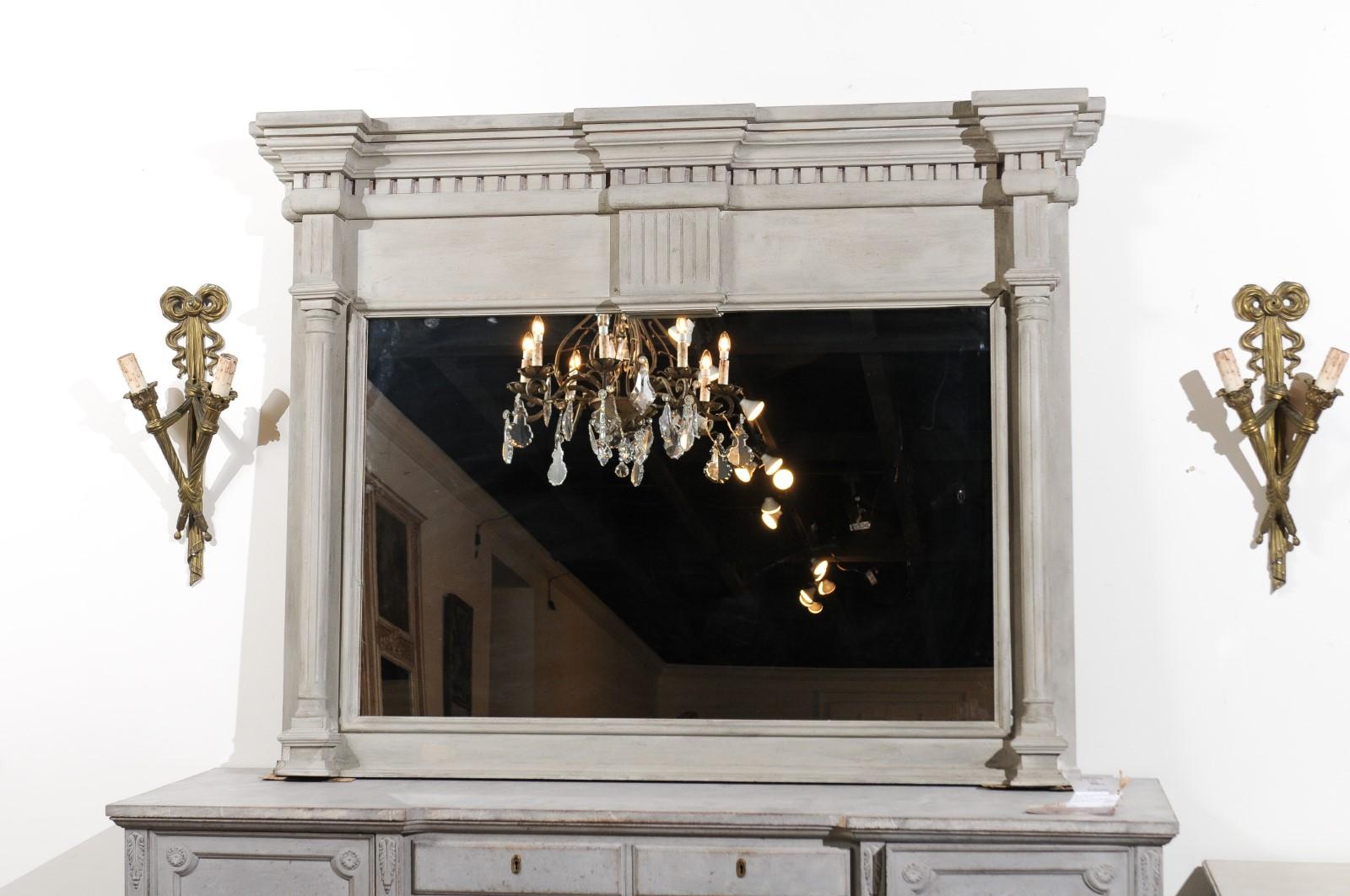 Französisches architektonisches Element im neoklassischen Stil des 19. Jahrhunderts, zu einem Spiegel verarbeitet (Neoklassisch) im Angebot