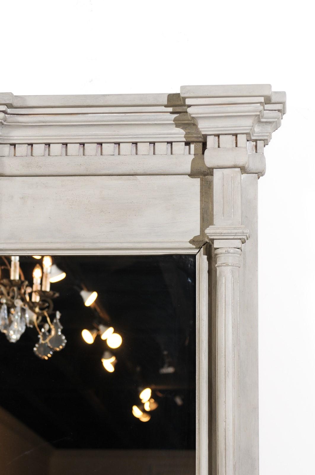 Französisches architektonisches Element im neoklassischen Stil des 19. Jahrhunderts, zu einem Spiegel verarbeitet (Gemalt) im Angebot