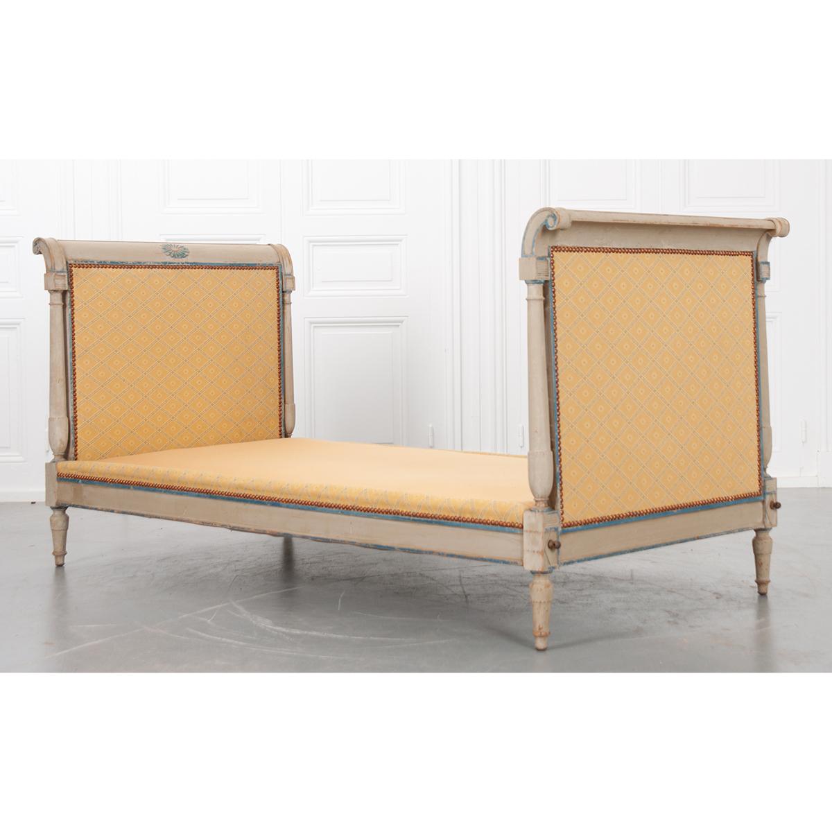 French 19th Century Neoclassical-Style Bed In Good Condition In Baton Rouge, LA