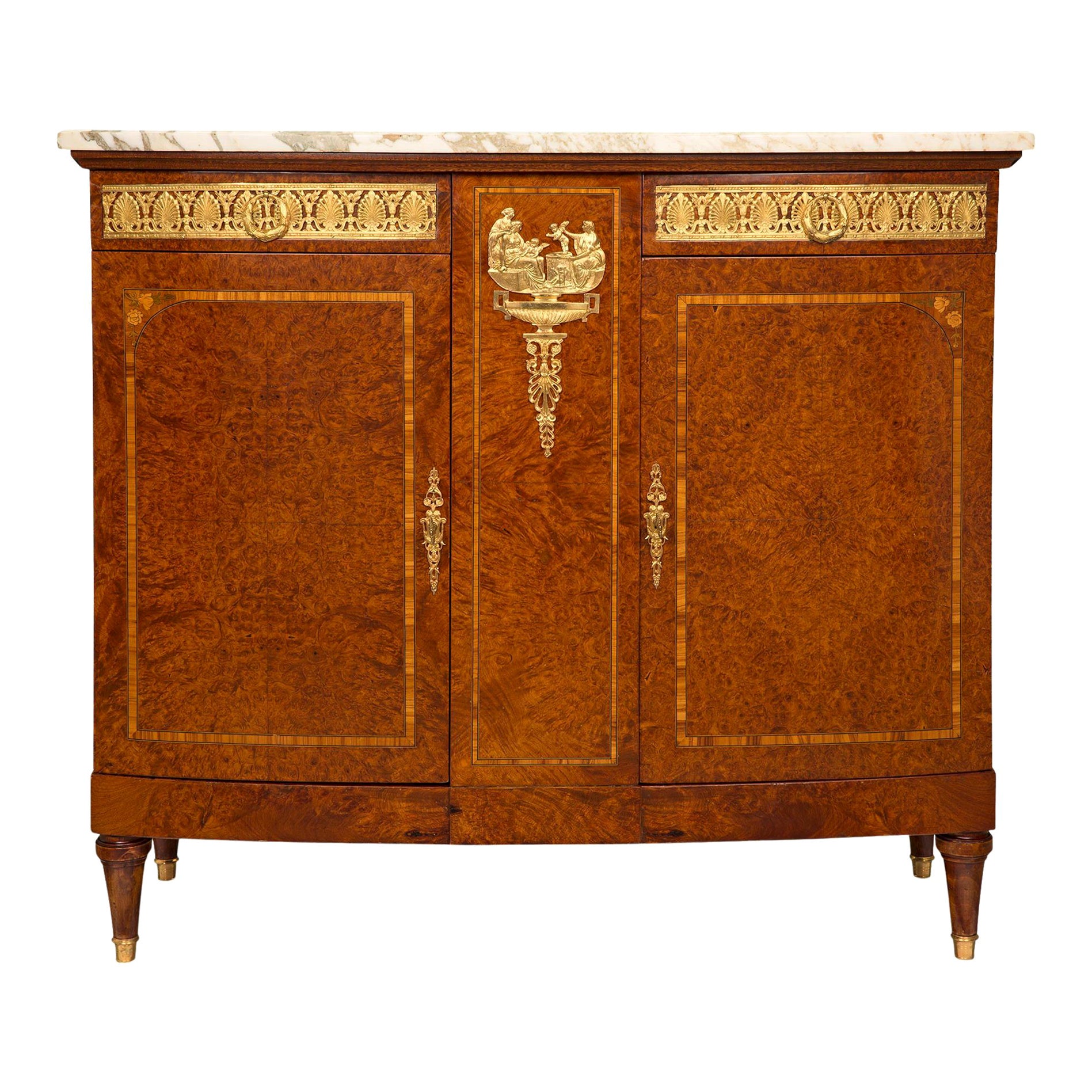 Aparador de estilo neoclásico francés del siglo XIX de nogal burl, madera de tulipán y ormolu en venta