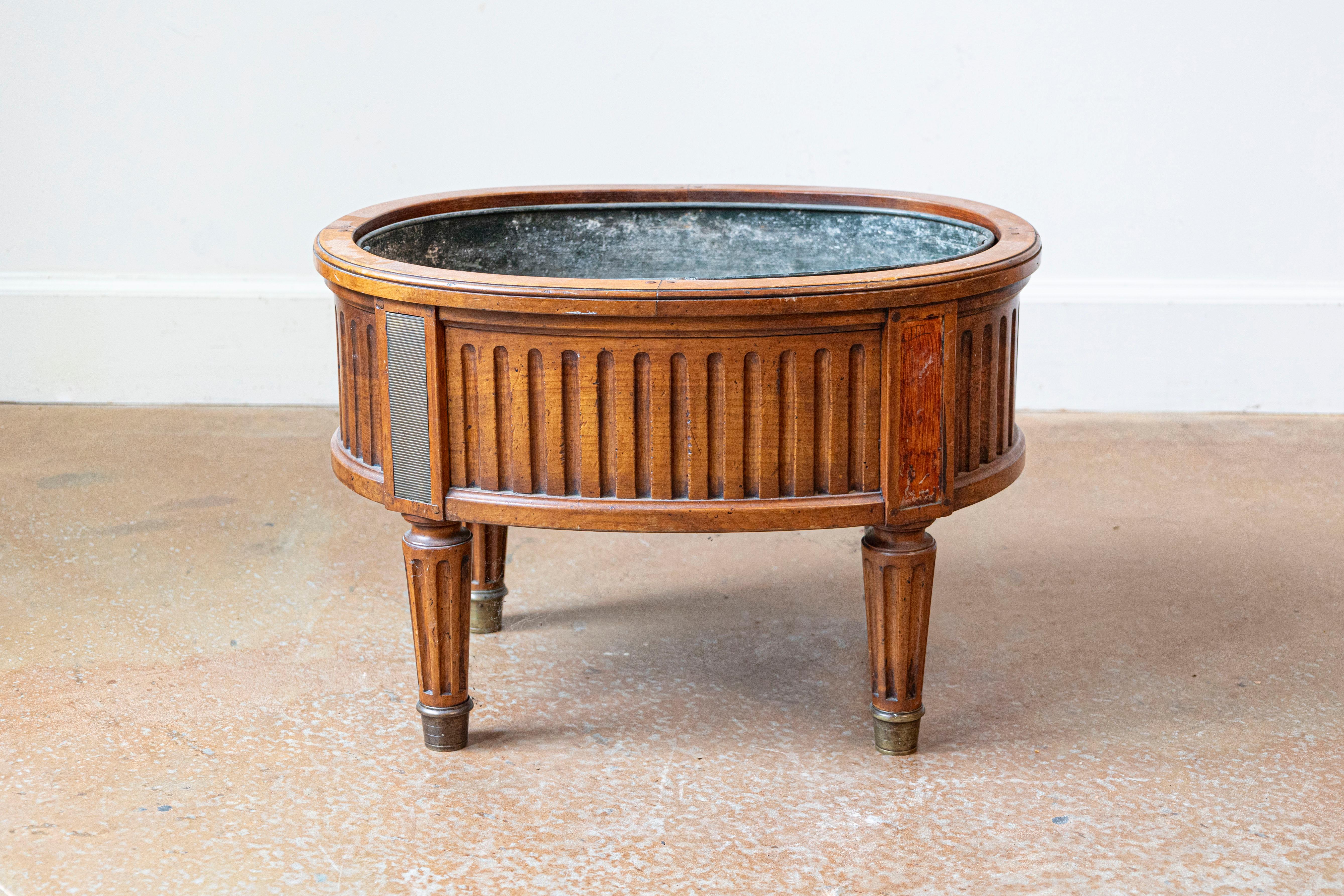 French 19th Century Neoclassical Style Cherry Jardinière with Tin-Lined Interior In Good Condition In Atlanta, GA