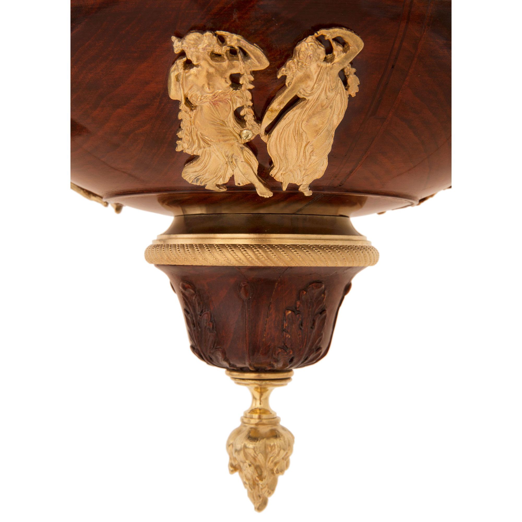 Neoklassischer Ahorn- und Goldbronze-Kronleuchter im neoklassischen Stil des 19. Jahrhunderts im Angebot 4