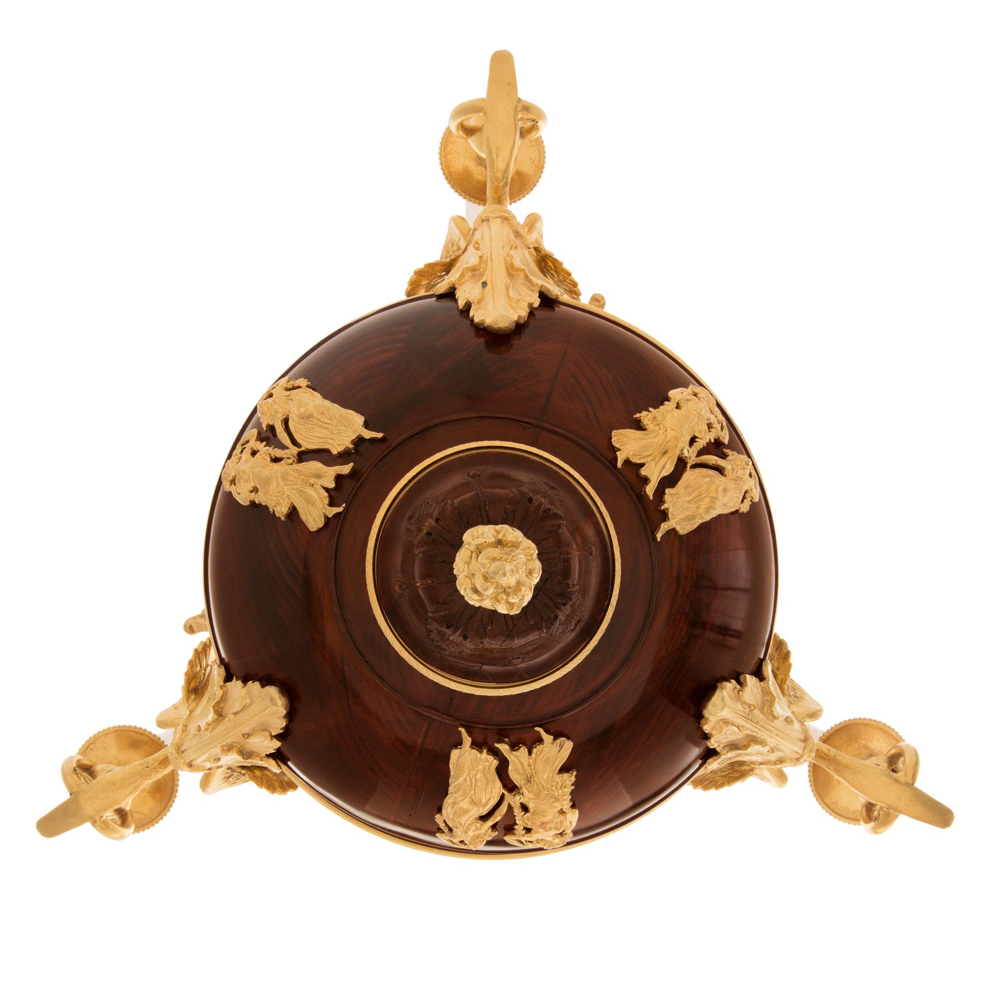Neoklassischer Ahorn- und Goldbronze-Kronleuchter im neoklassischen Stil des 19. Jahrhunderts im Angebot 5