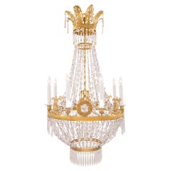 Lustre français de style néoclassique du XIXe siècle en bronze doré et cristal de Baccarat