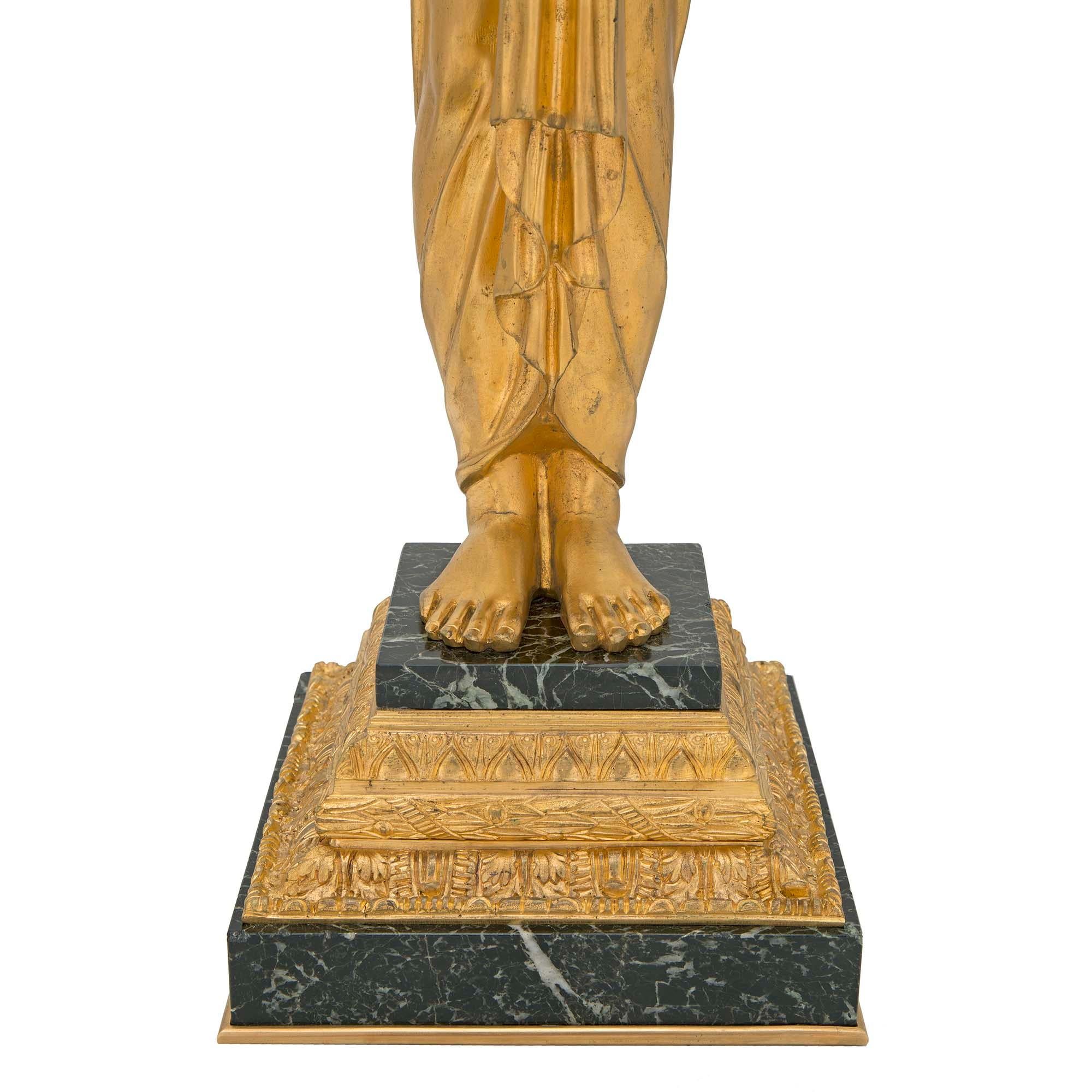 XIXe siècle Lampe de style néoclassique français du 19ème siècle en bronze doré et marbre vert Patricia en vente