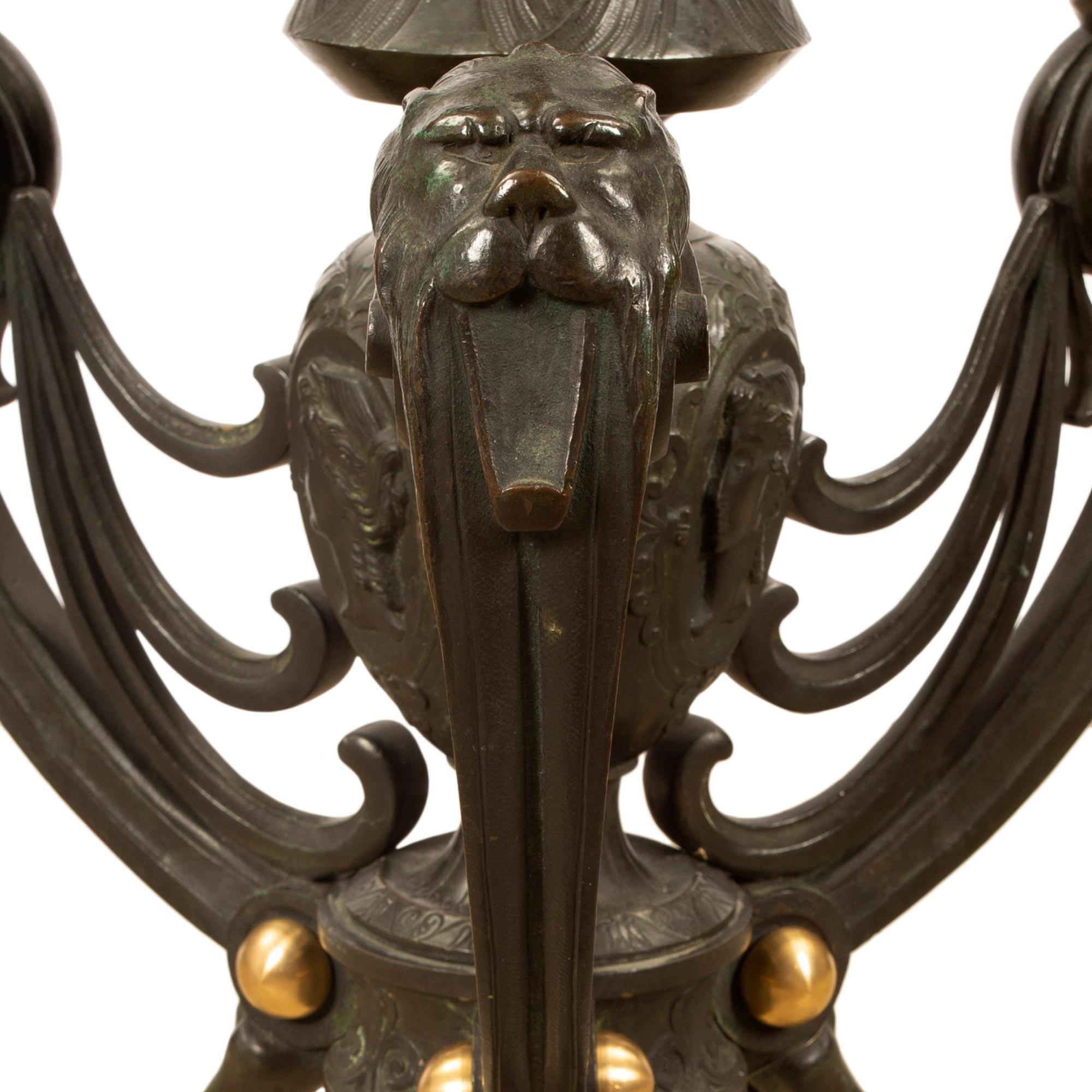 Lampadaire français du XIXe siècle de style néoclassique en bronze vert-de-gris et bronze doré Bon état - En vente à West Palm Beach, FL