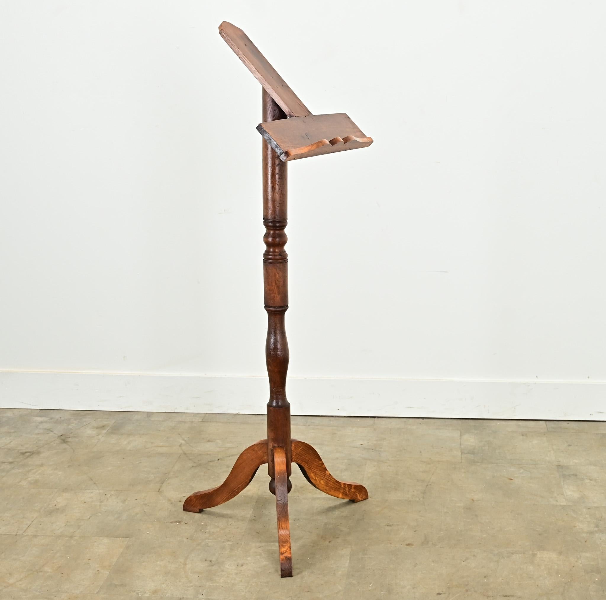 French 19th Century Oak Book Stand In Good Condition For Sale In Baton Rouge, LA