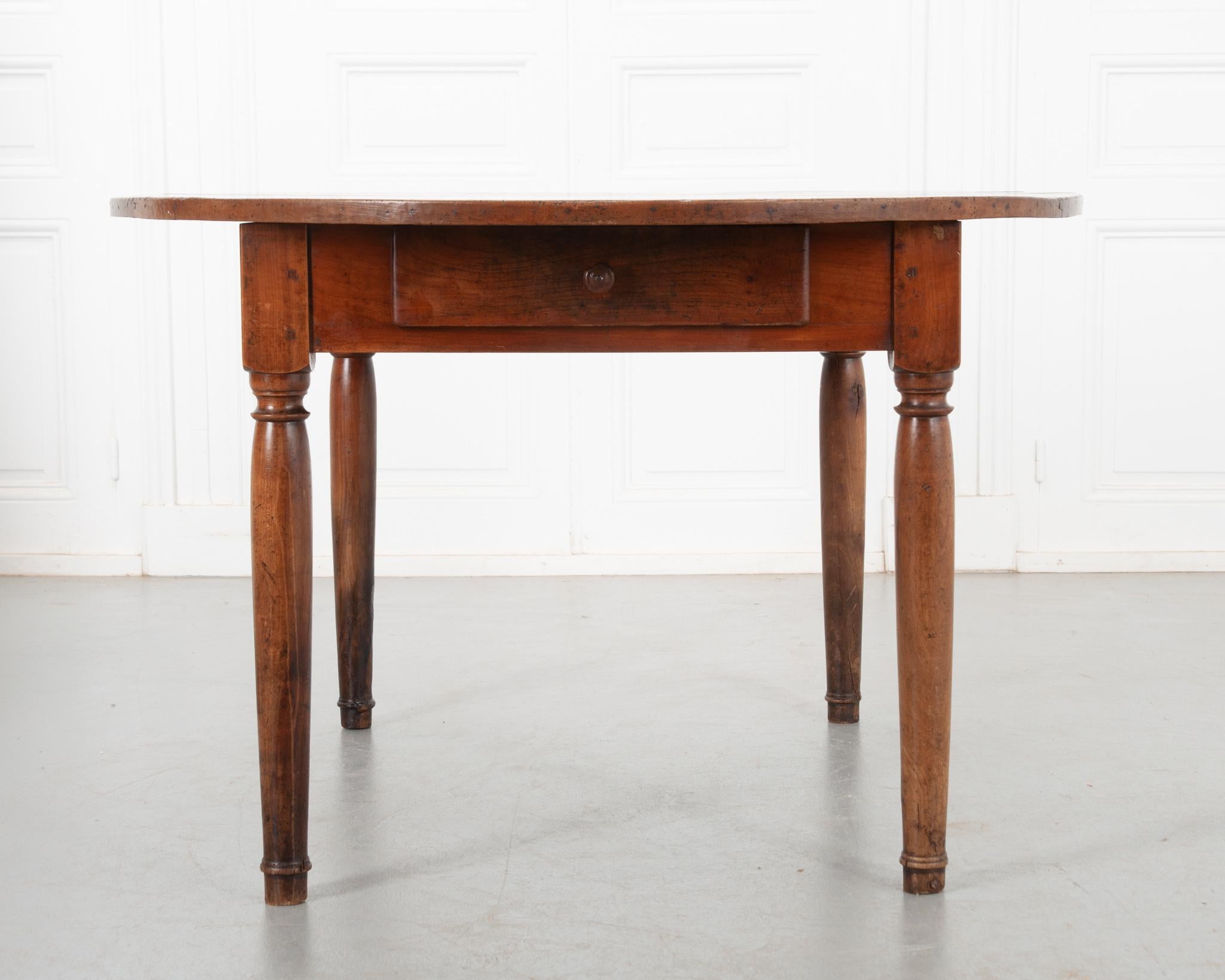 French 19th Century Walnut Dining Table For Sale 4