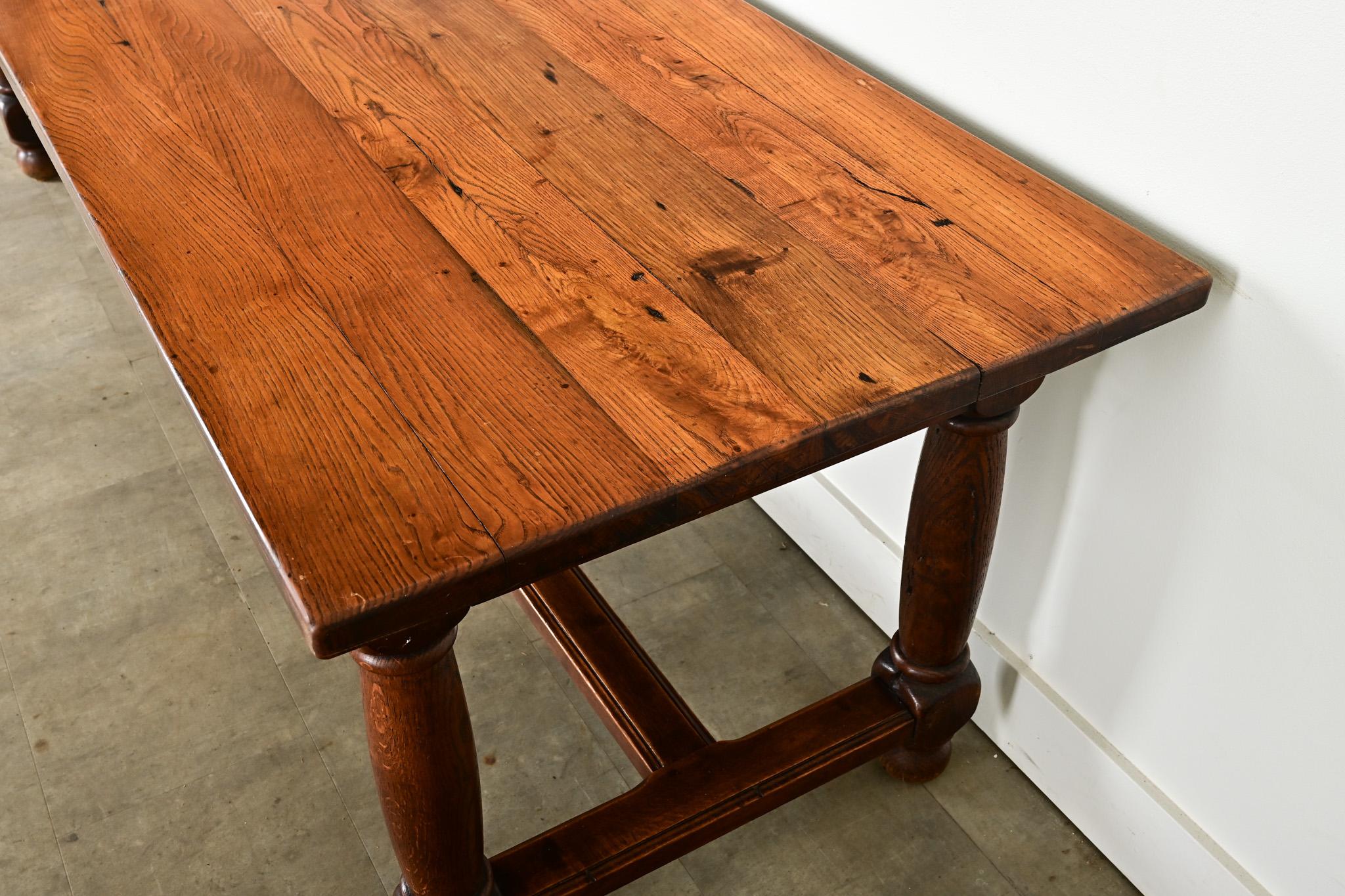 Table de ferme française en Oak Oak du 19ème siècle Bon état - En vente à Baton Rouge, LA