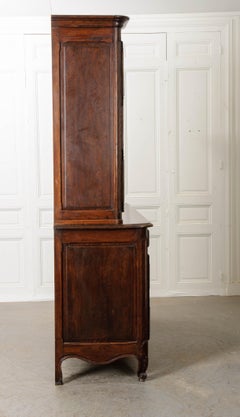 Vaisselier français du XIXe siècle en chêne de style Louis XV