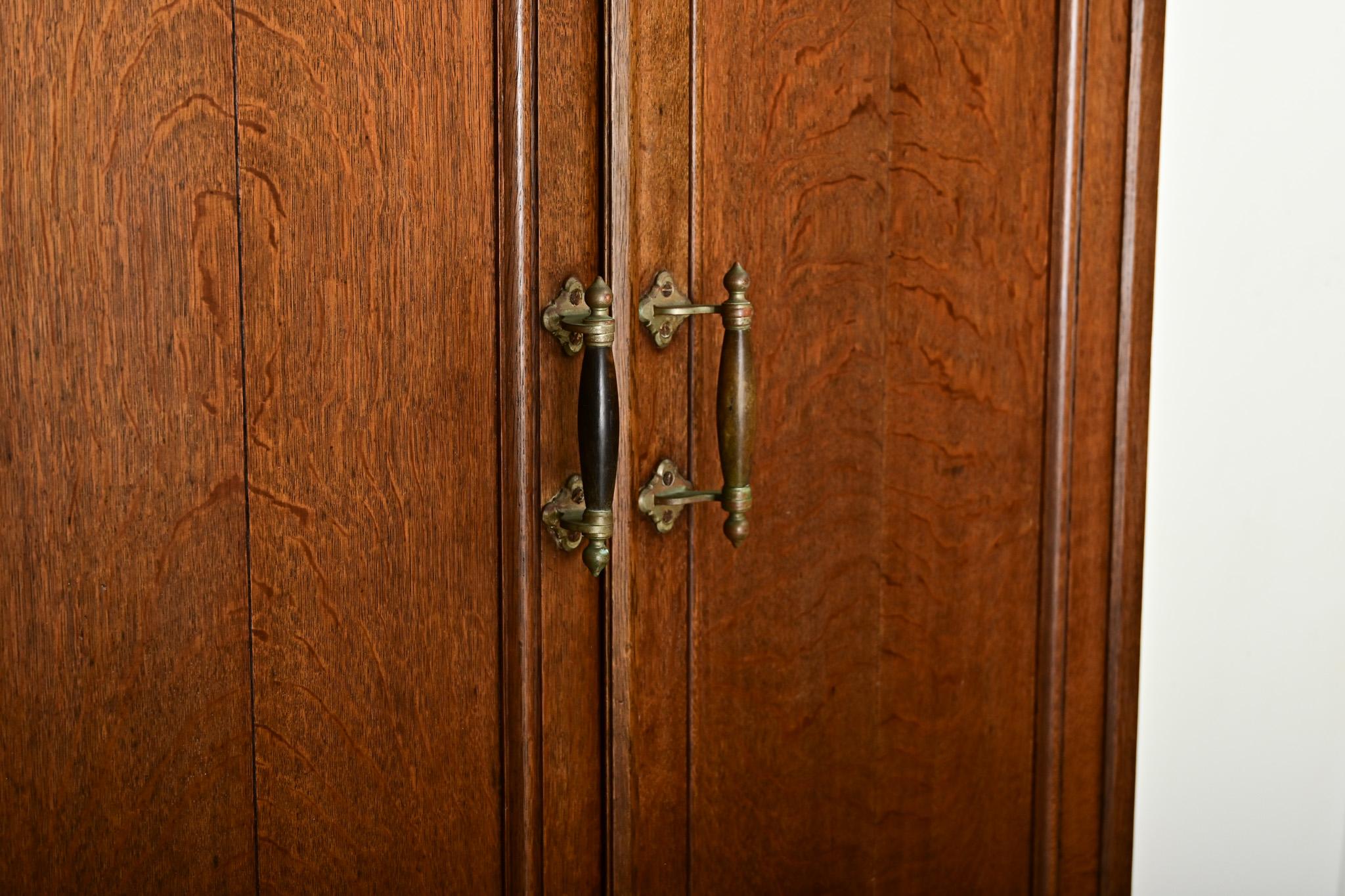 French 19th Century Oak Trifold Wall Mirror For Sale 10