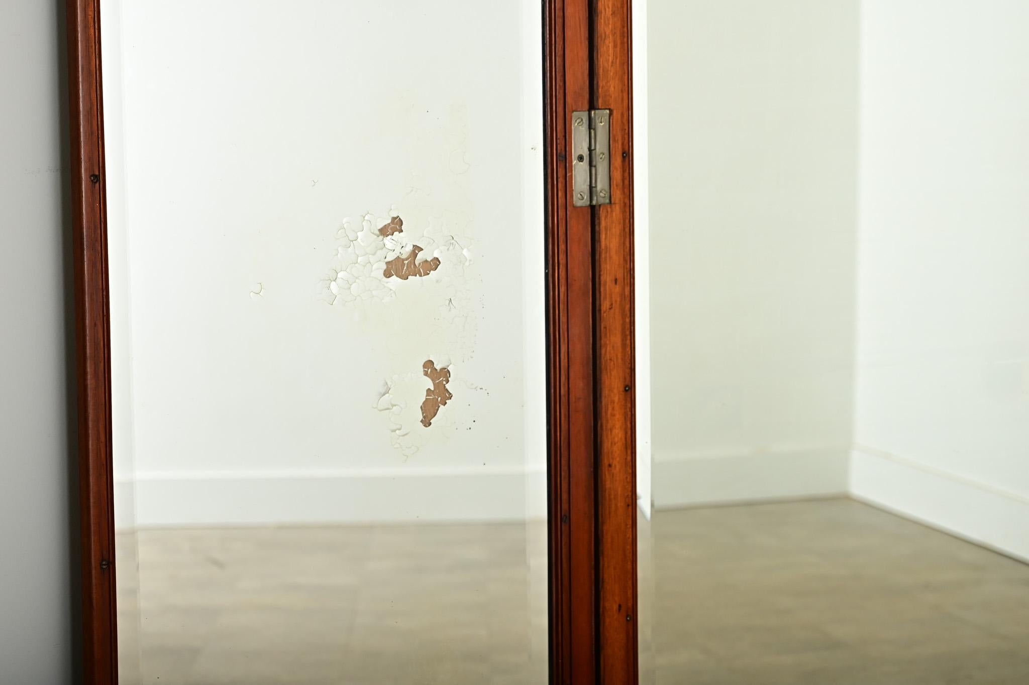 French 19th Century Oak Trifold Wall Mirror In Good Condition For Sale In Baton Rouge, LA