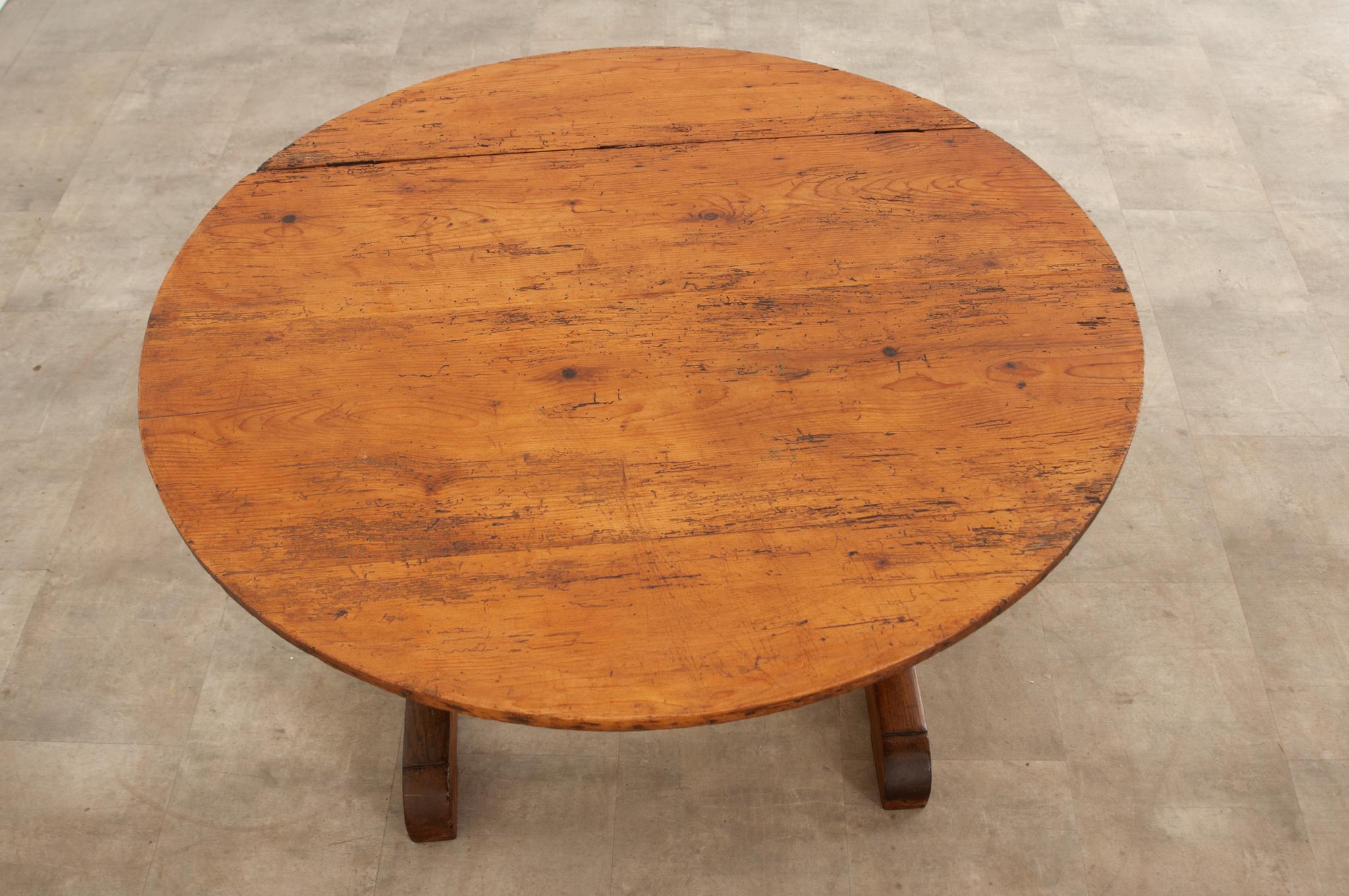 Hand-Crafted French 19th Century Oak Vendange Table For Sale
