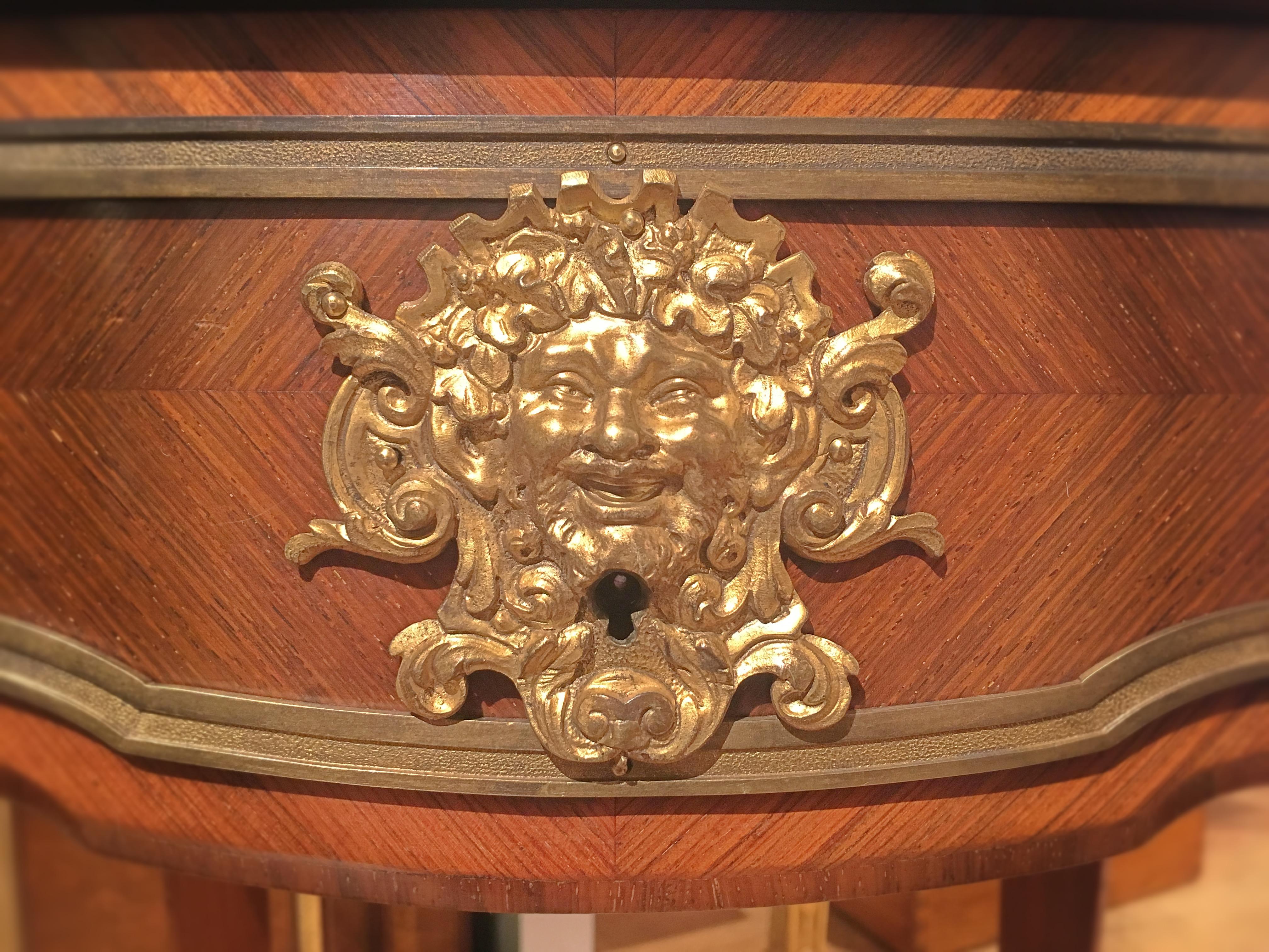 Table d'appoint XIXe siècle français de style Louis XV en vente 1