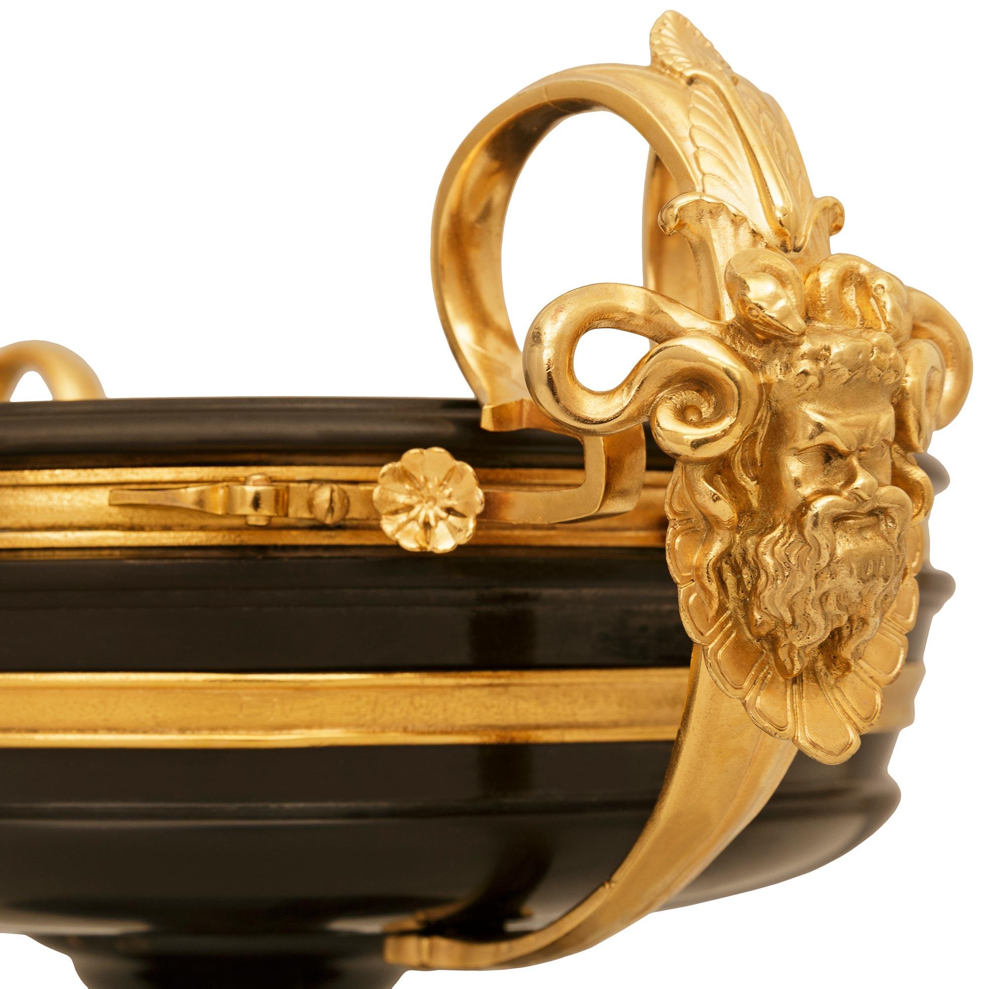 Francese Centrotavola francese del XIX secolo in ormolu e marmo, firmato Barbedienne in vendita