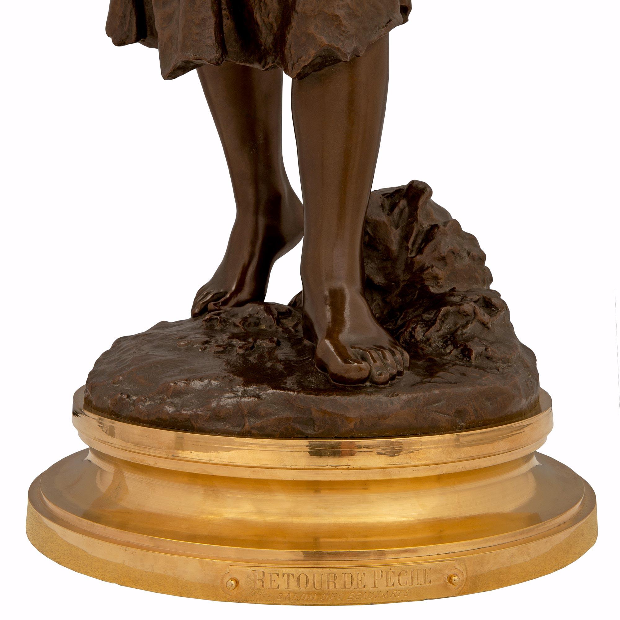 Statua francese del XIX secolo in bronzo patinato e ormolatura intitolata 