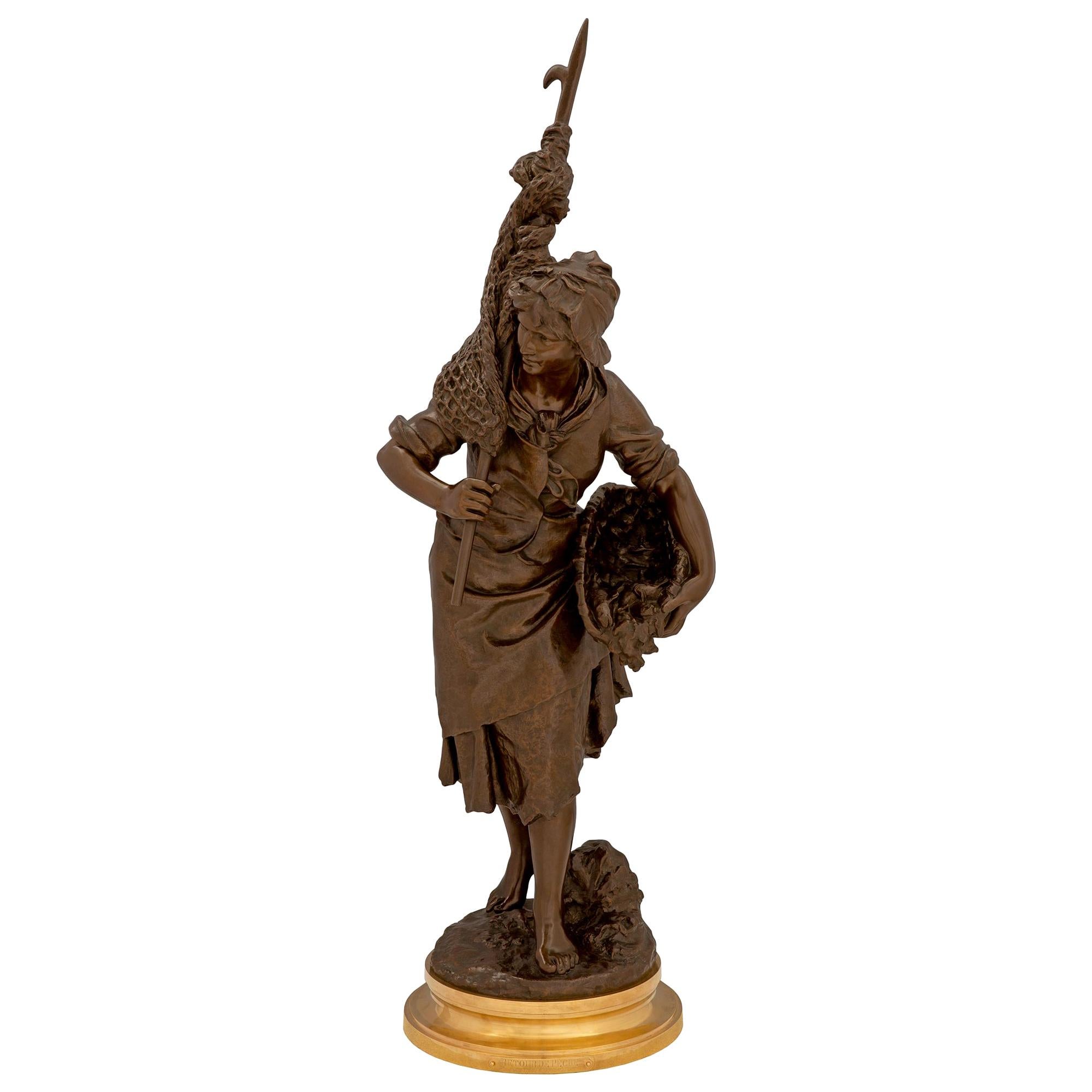 Statue française du 19ème siècle en bronze doré et patiné intitulée « Retour de Pêche ».