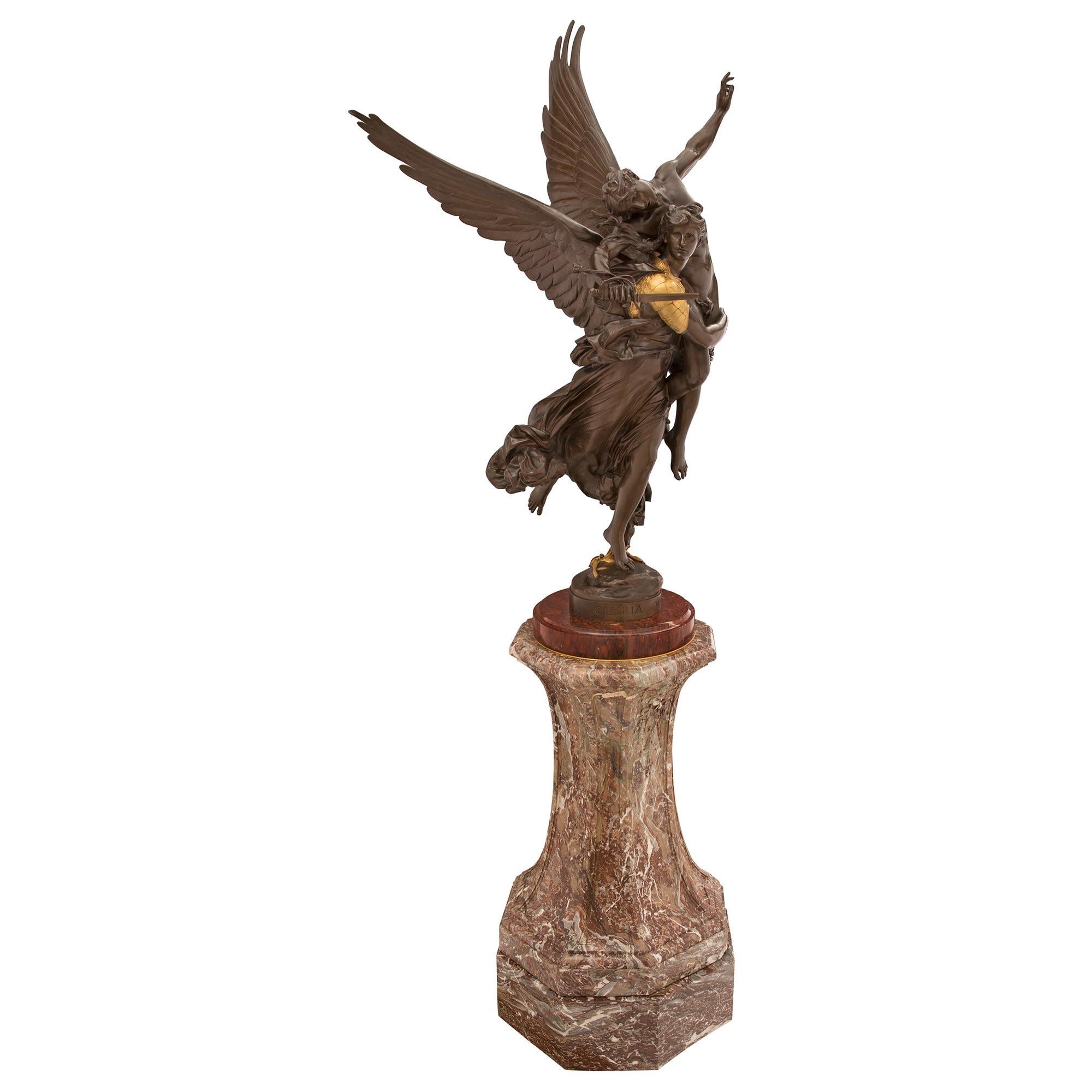 Francese Statua francese del XIX secolo in ormolu, bronzo e marmo con piedistallo originale in vendita