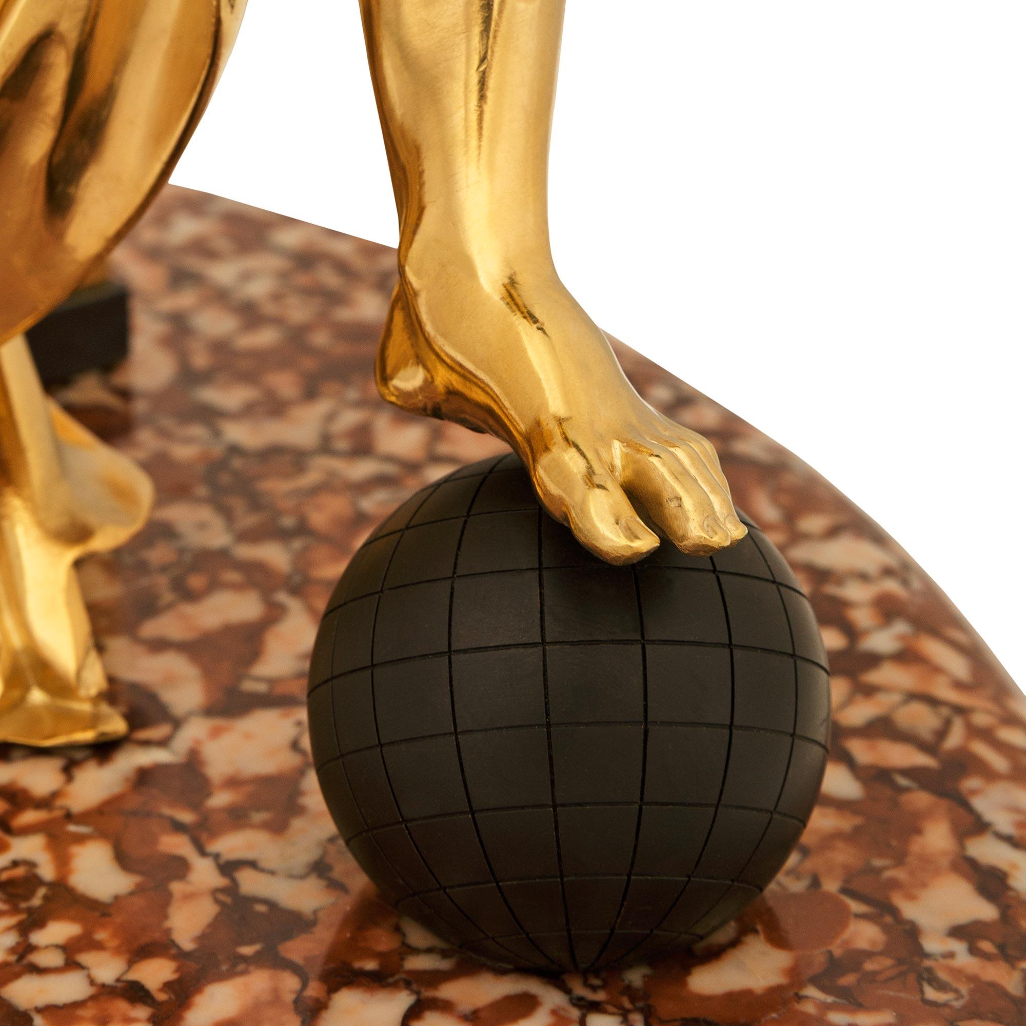 Statua di Archimede in Ormolu, bronzo e Wedgwood del XIX secolo in vendita 2