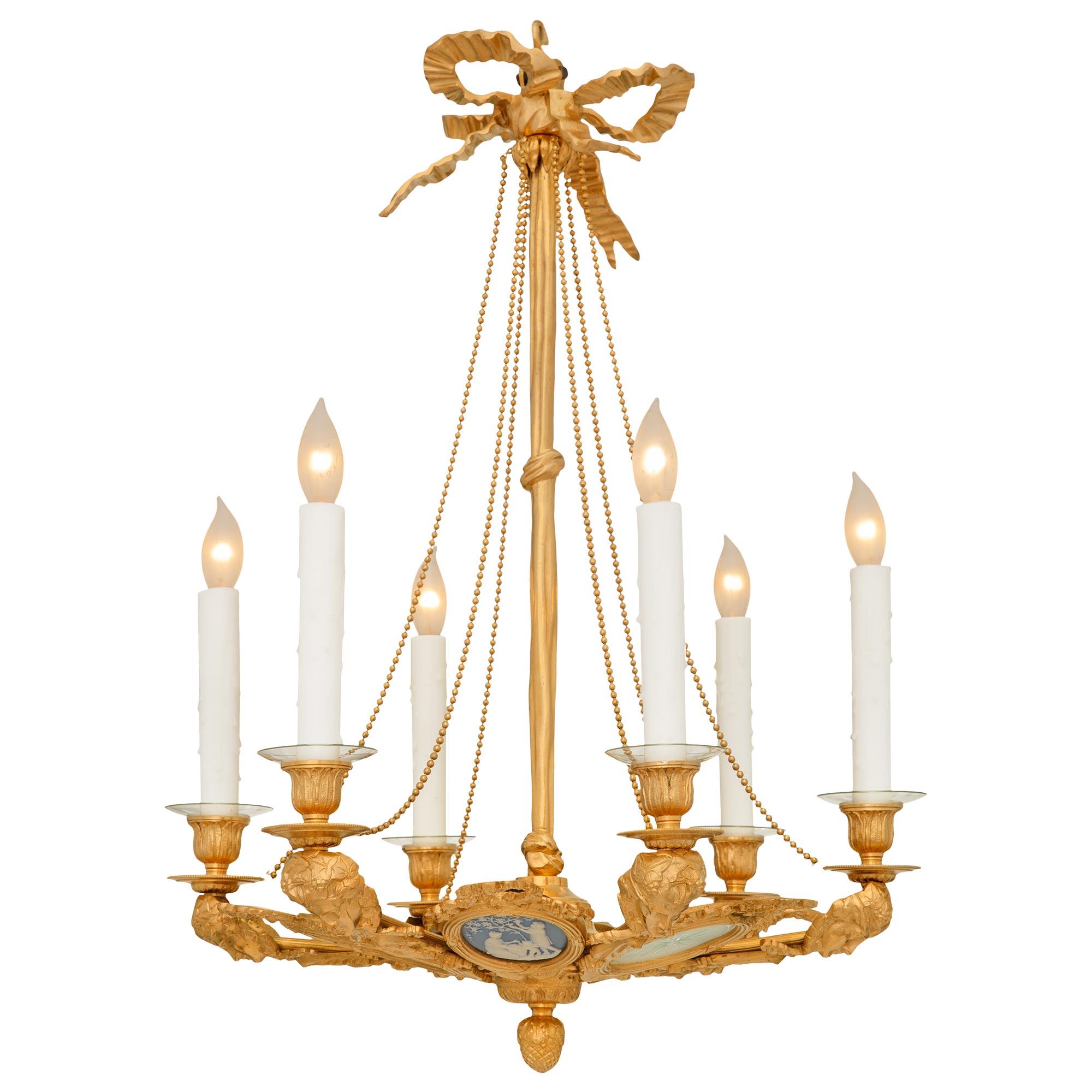 Araña francesa del siglo XIX de Ormolu, cristal y porcelana de Wedgwood Luis XVI en venta