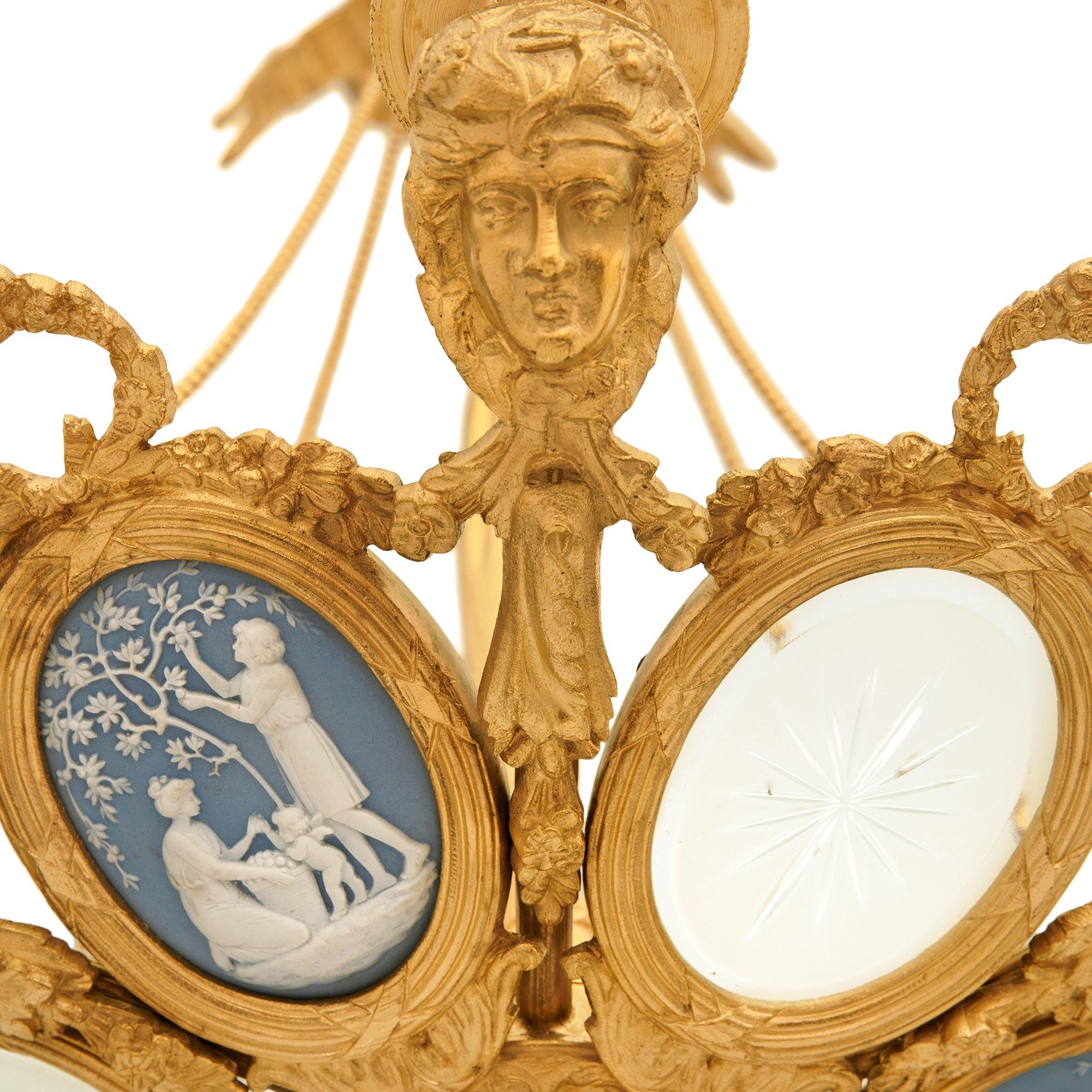 Araña francesa del siglo XIX de Ormolu, cristal y porcelana de Wedgwood en venta 1