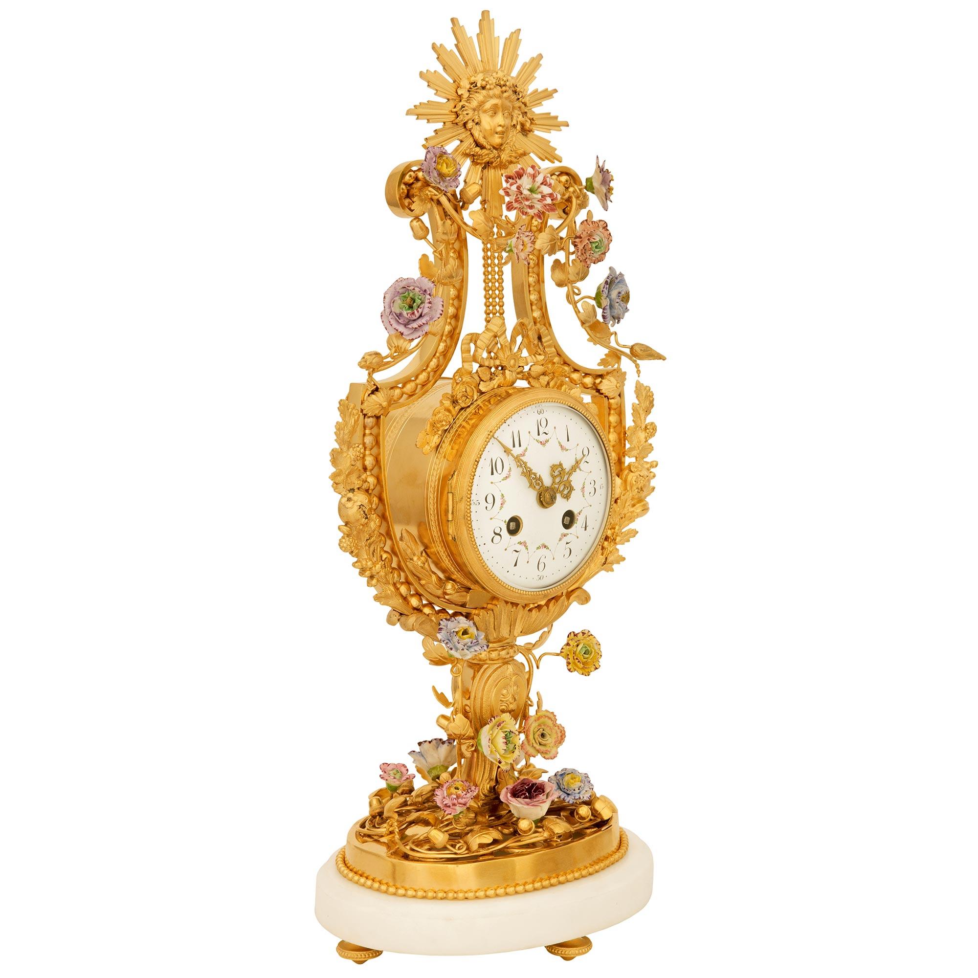 Luigi XVI Orologio francese del XIX secolo in ormolu, marmo e porcellana, di F. Pelissier in vendita