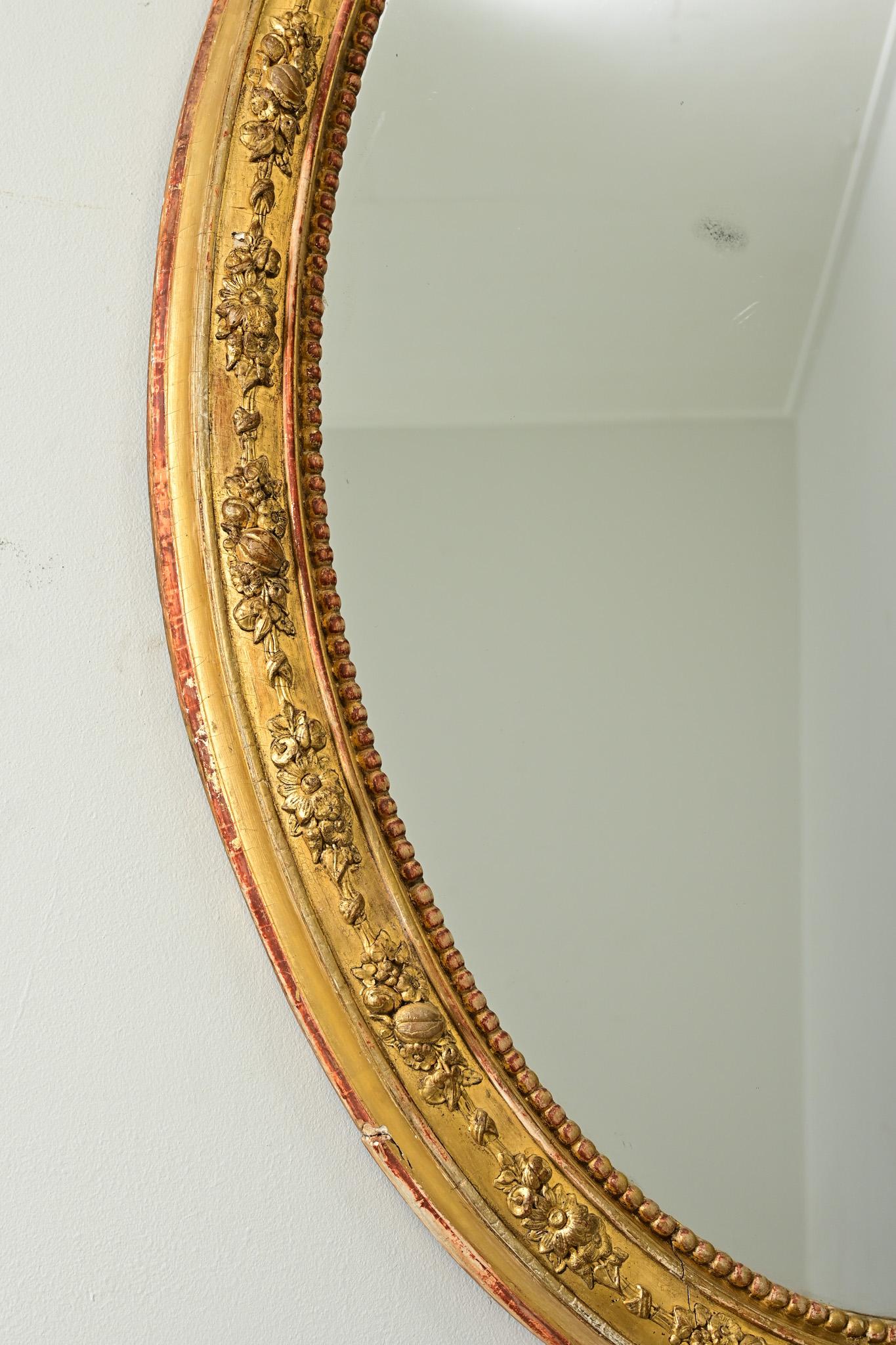 Espejo ovalado dorado francés del siglo XIX en venta 4