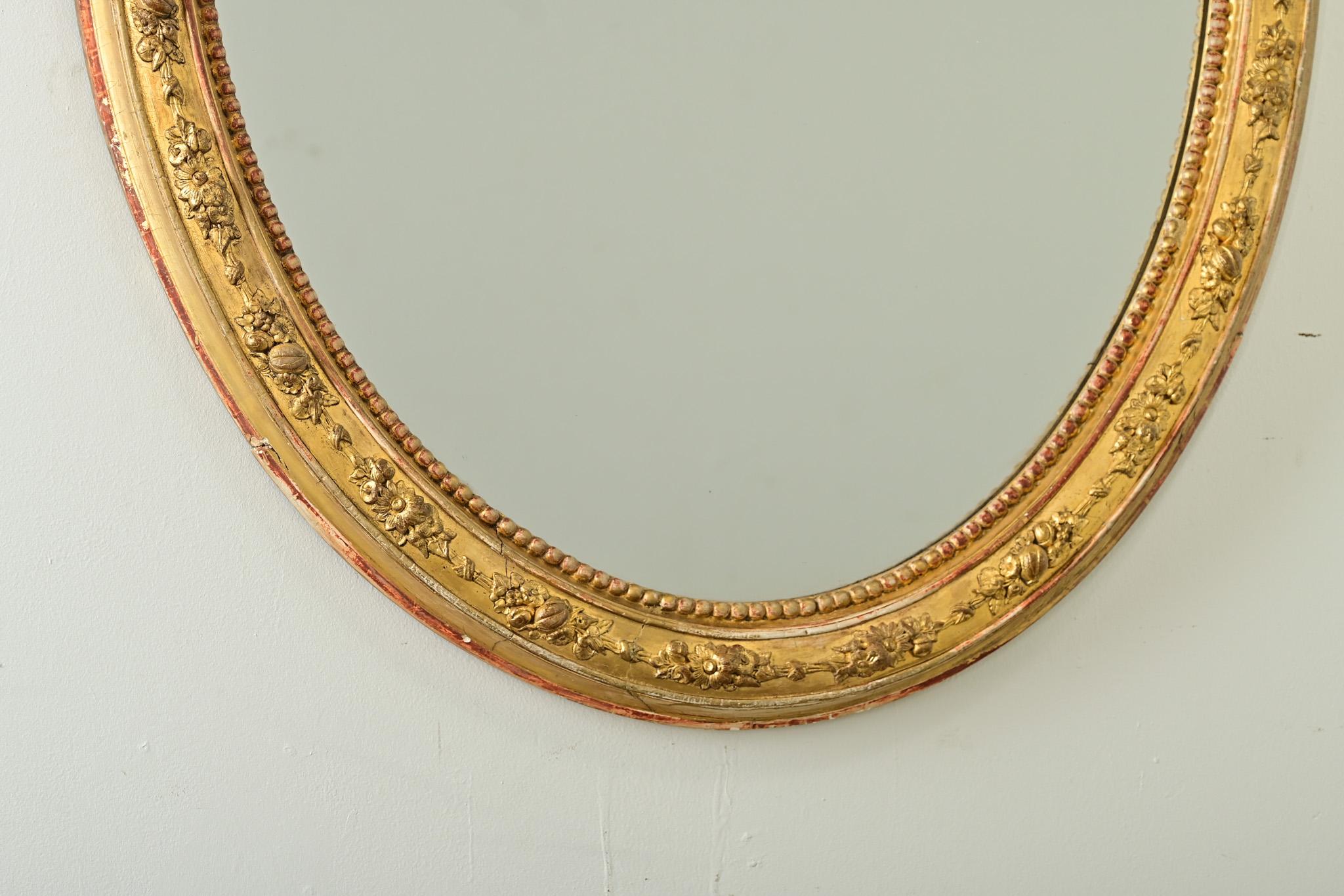 Espejo ovalado dorado francés del siglo XIX en venta 8