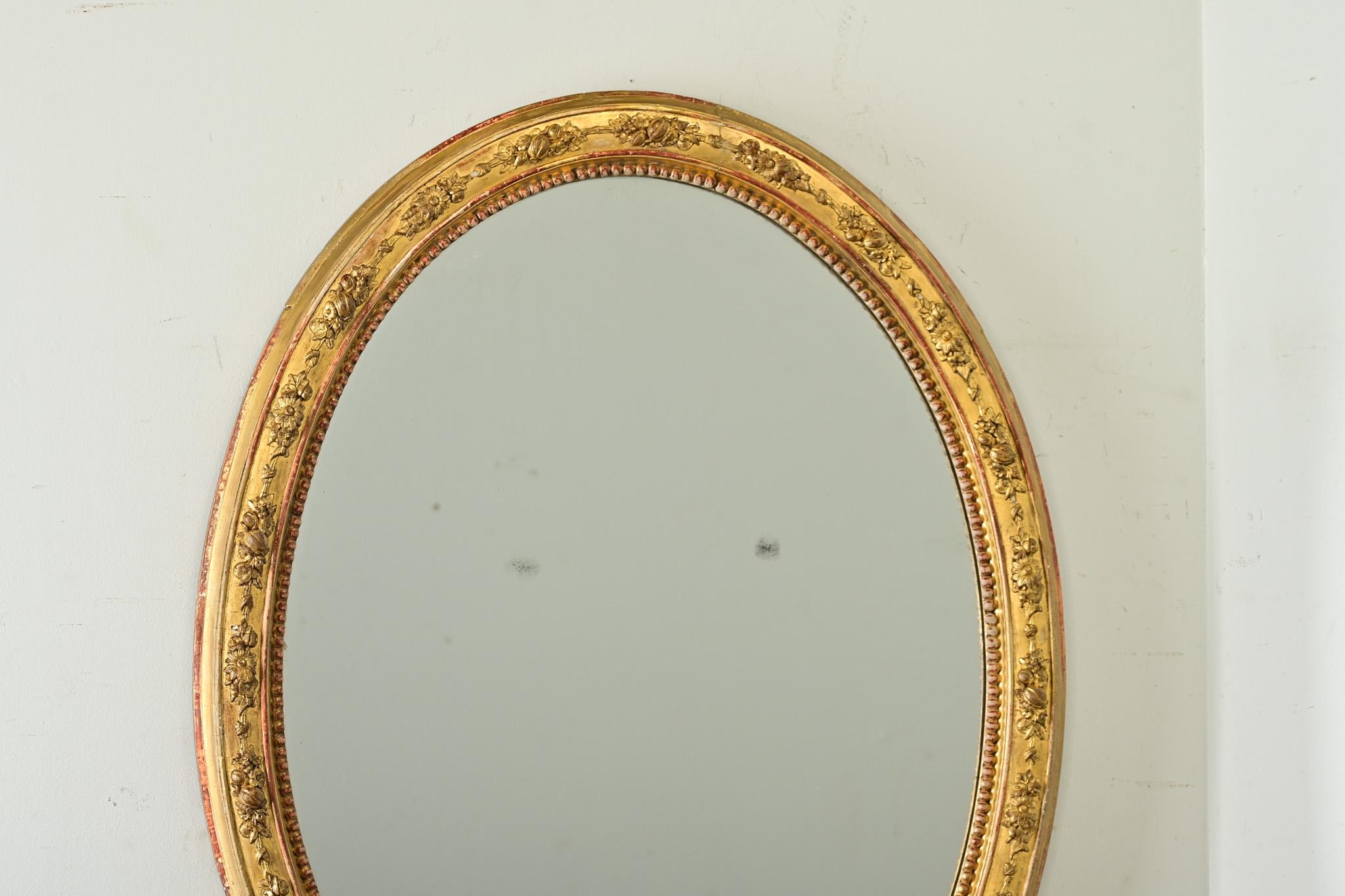 Espejo ovalado dorado francés del siglo XIX Dorado en venta